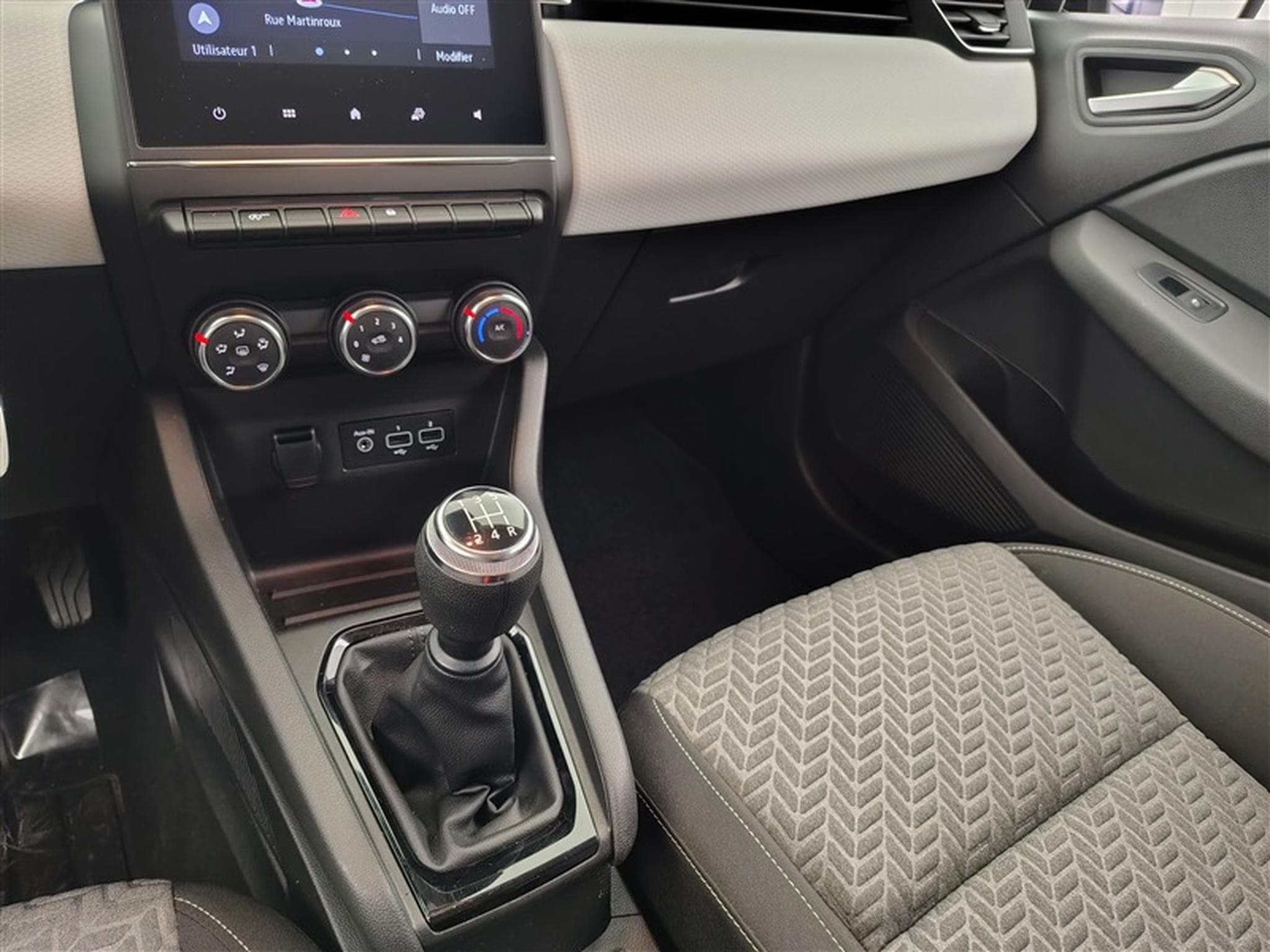Renault Clio 1.0i SCe Evolution NAVI / CARPLAY / PDC / ALU (2023) - Foto 12
