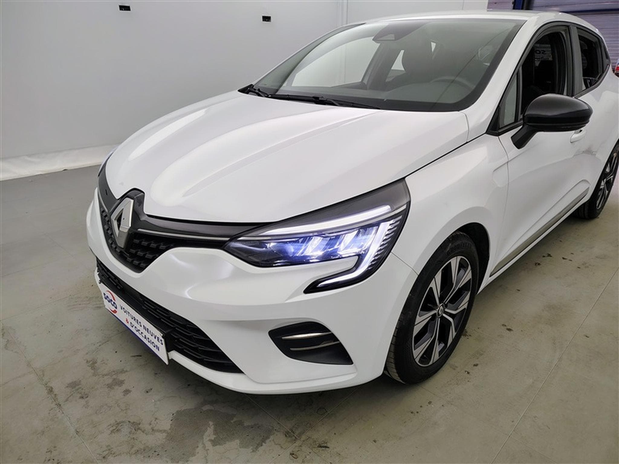 Renault Clio 1.0i SCe Evolution NAVI / CARPLAY / PDC / ALU (2023) - Foto 15