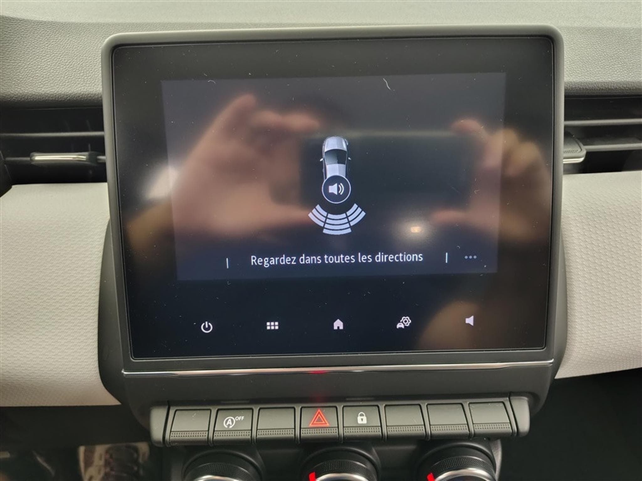 Renault Clio 1.0i SCe Evolution NAVI / CARPLAY / PDC / ALU (2023) - Foto 17