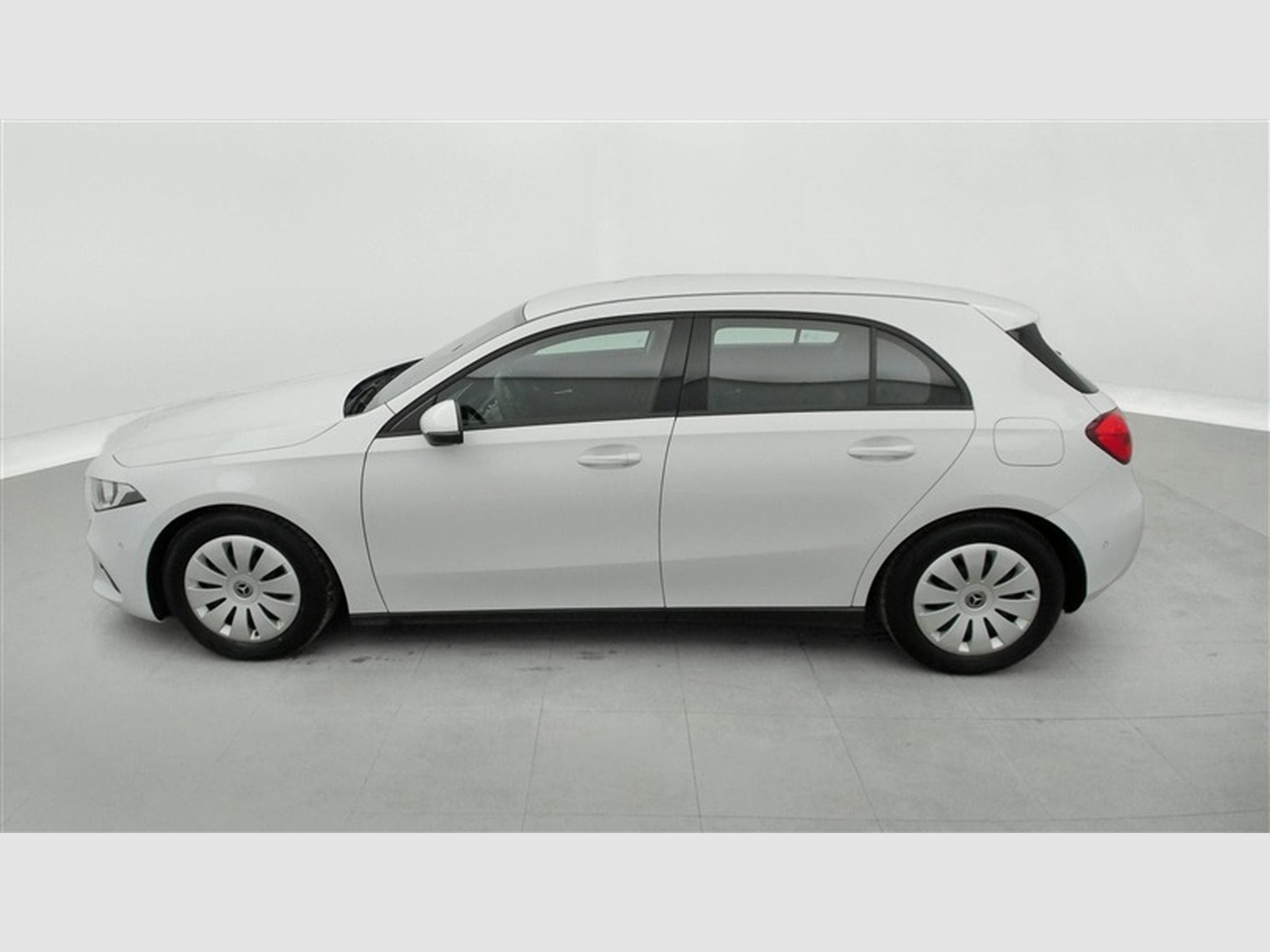 Mercedes A 160 A 160 Business NAVI/PDC AV AR (2022) - Photo 3