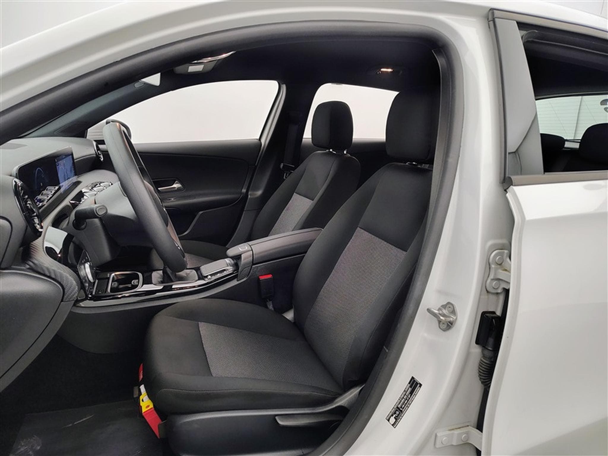 Mercedes A 160 A 160 Business NAVI/PDC AV AR (2022) - Photo 7