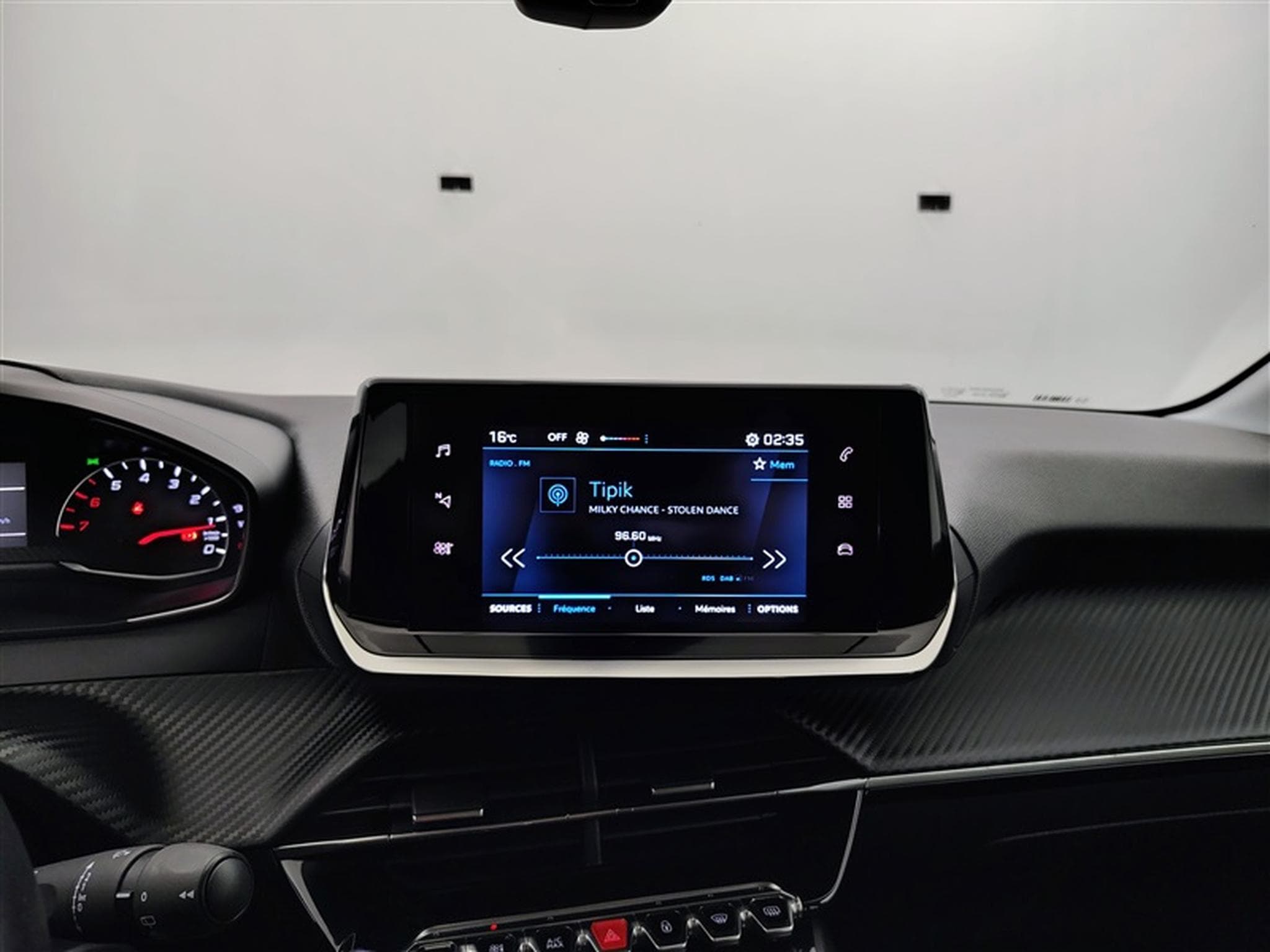 Peugeot 208 1.2i PureTech Active Pack CARPLAY / PDC (2022) - Photo 9