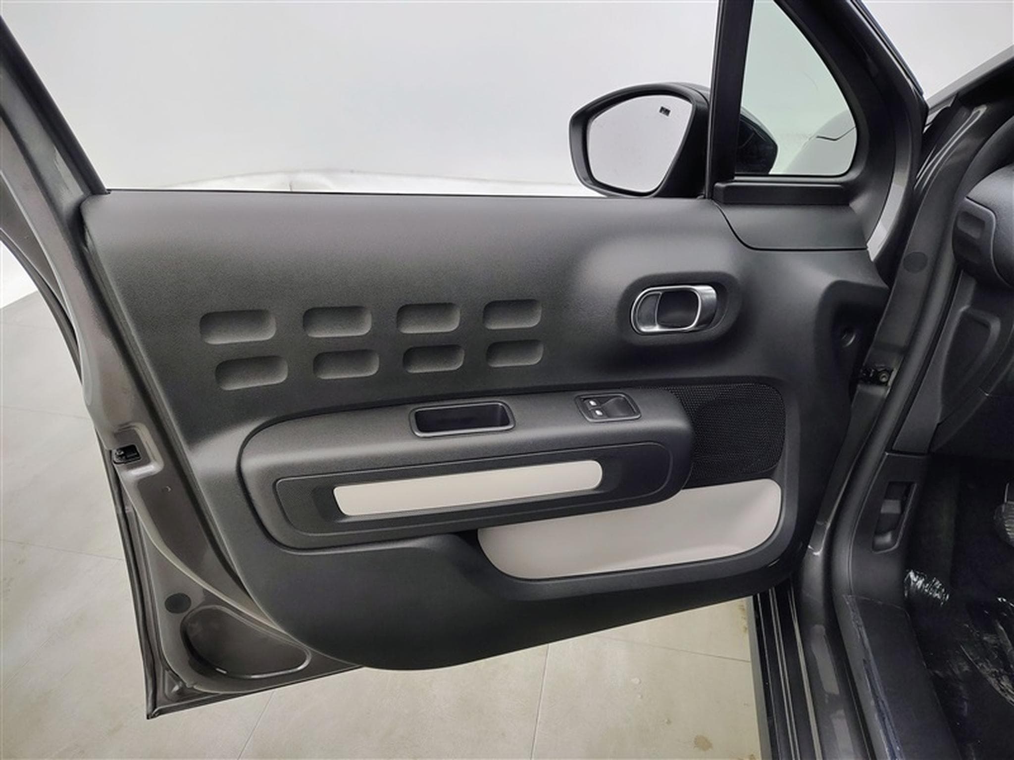 Citroen C3 1.2i PureTech Shine Navi / Led / PDC (2023) - Photo 16