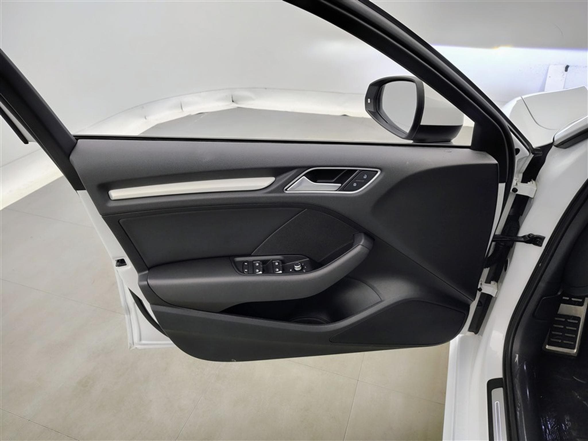 Audi A3 30 TFSI S-Line *NAVI/FULL LED/CUIR SPORT/CAM/PDC/JA* (2019) - Photo 17