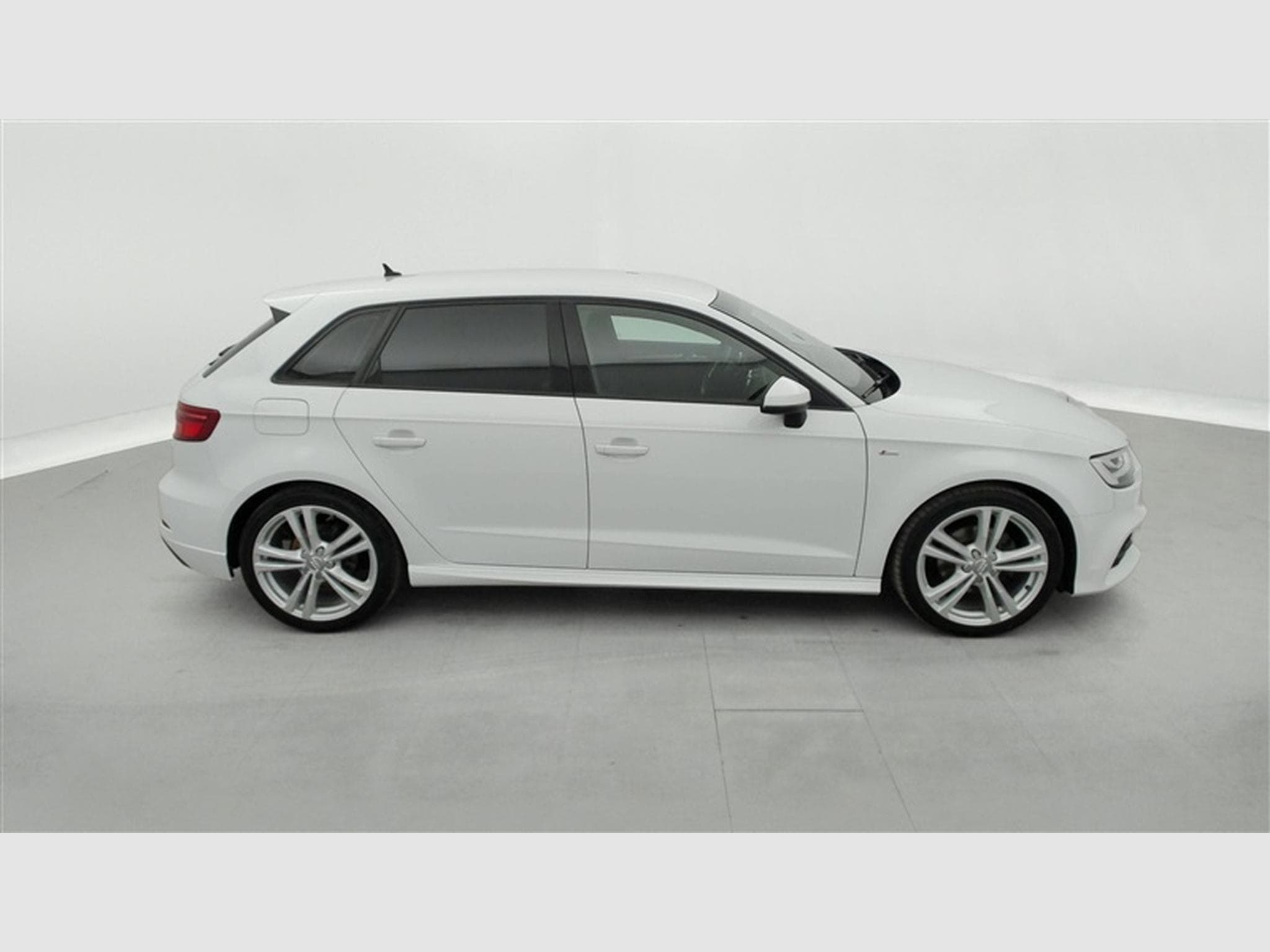 Audi A3 30 TFSI S-Line *NAVI/FULL LED/CUIR SPORT/CAM/PDC/JA* (2019) - Photo 24