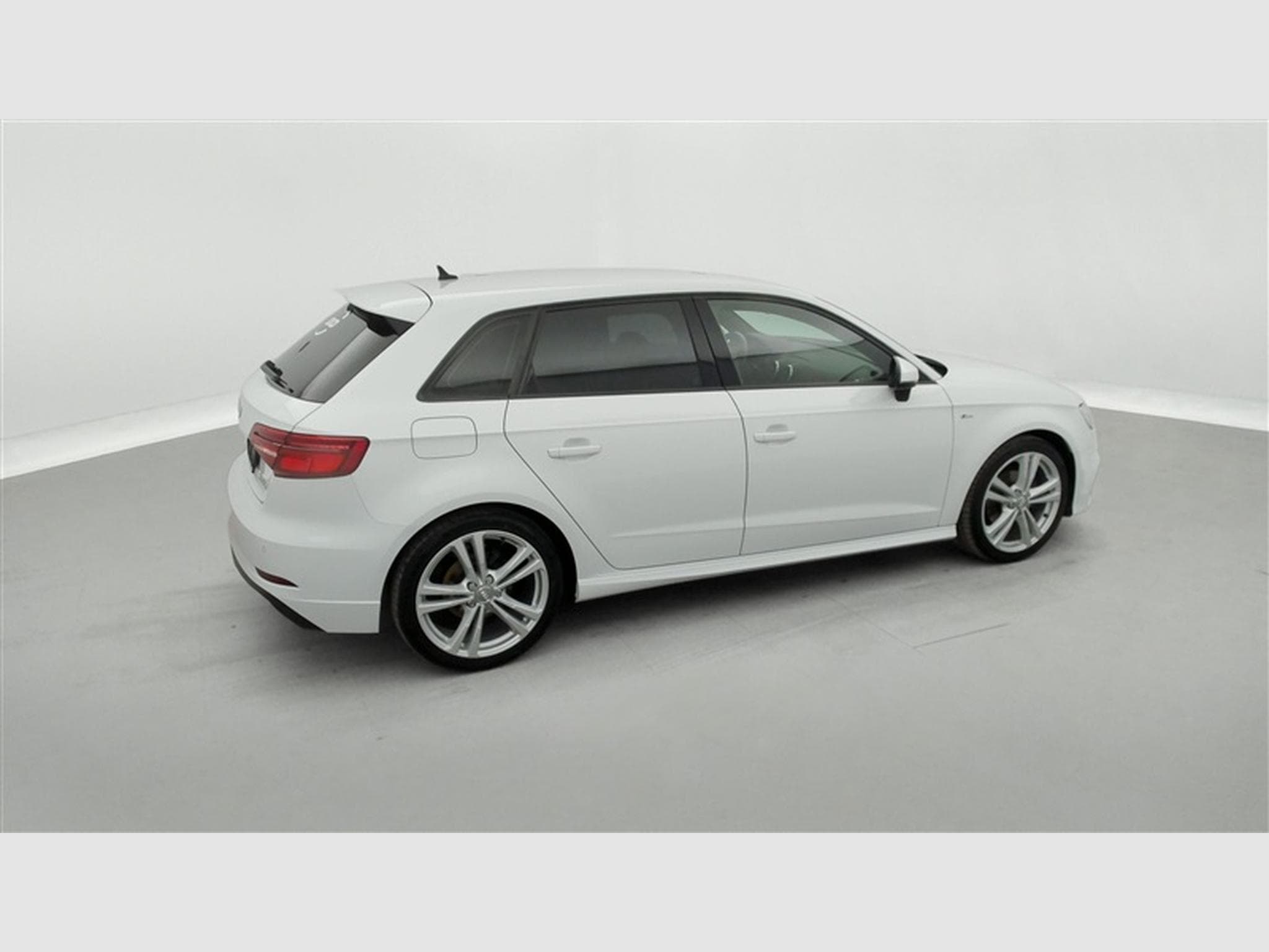 Audi A3 30 TFSI S-Line *NAVI/FULL LED/CUIR SPORT/CAM/PDC/JA* (2019) - Photo 25