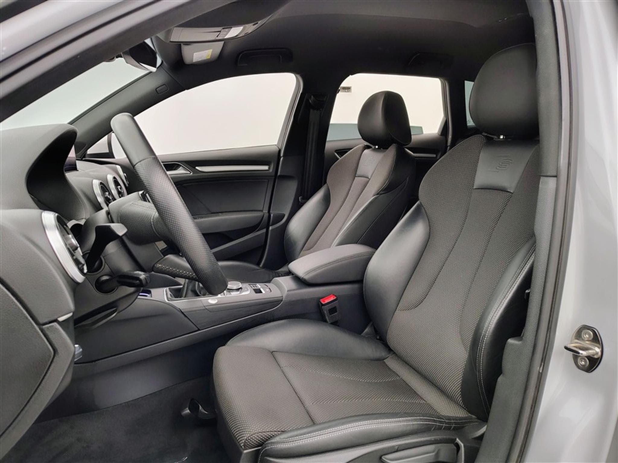 Audi A3 30 TFSI S-Line *NAVI/FULL LED/CUIR SPORT/CAM/PDC/JA* (2019) - Photo 7