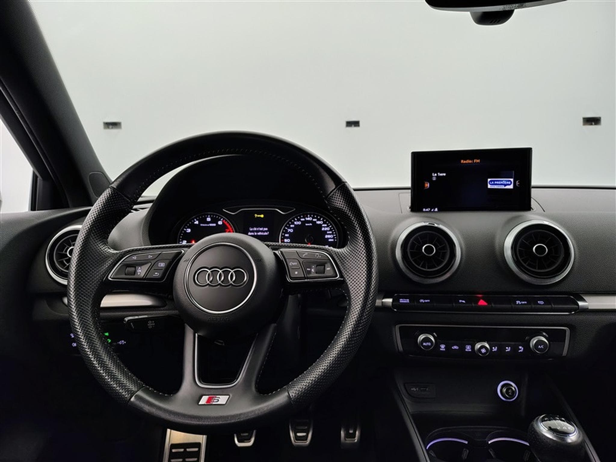 Audi A3 30 TFSI S-Line *NAVI/FULL LED/CUIR SPORT/CAM/PDC/JA* (2019) - Photo 9