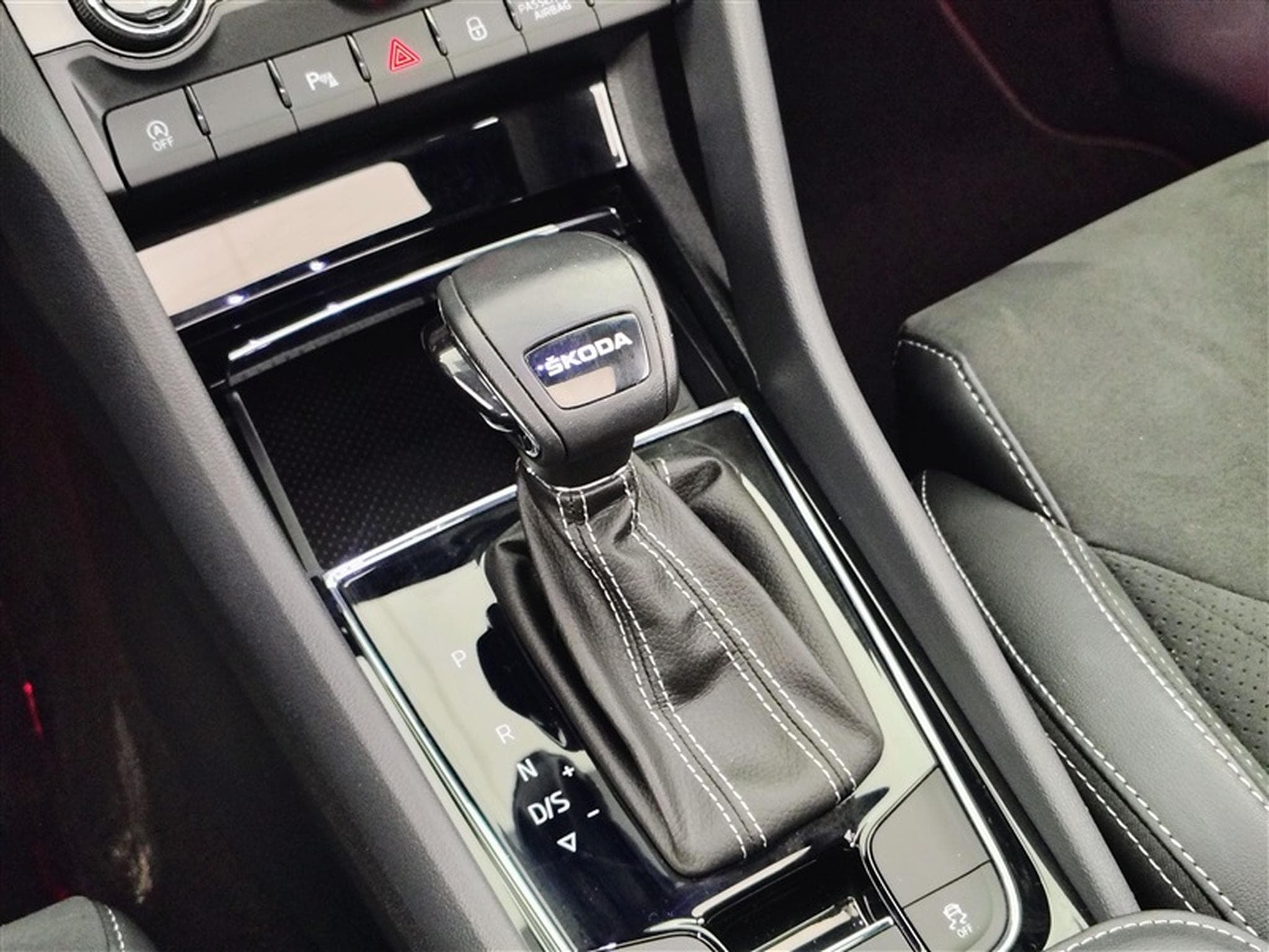 Skoda Kodiaq 1.5 TSI 150Cv DSG Sportline 7PL / NAVI / CAMERA / TO PANO (2024) - Photo 12