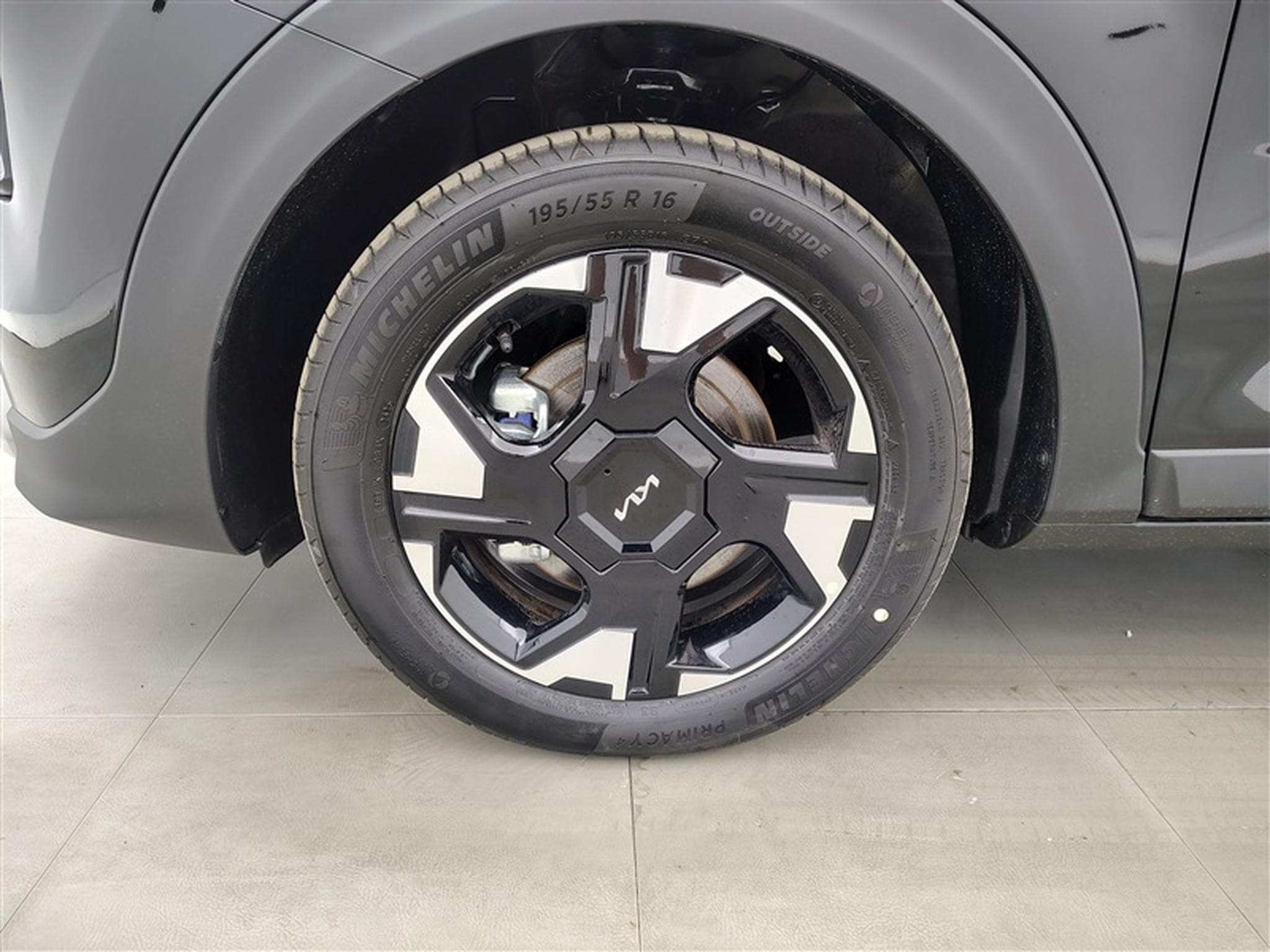 Kia Stonic 1.0 T-GDi DCT LX NAVI / FULL LED / CAMERA / JA 16" (2026) - Photo 6