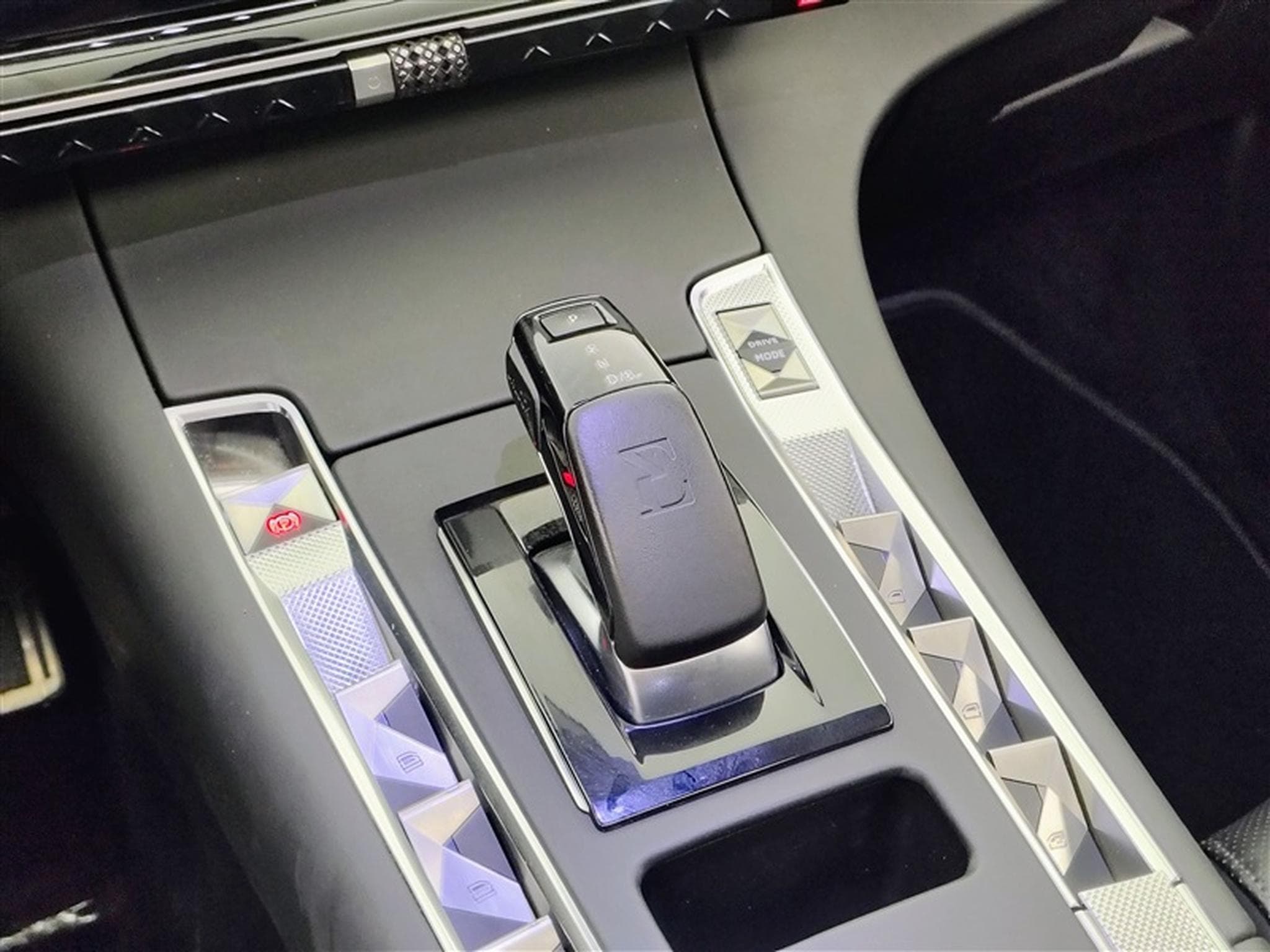 DS Automobiles DS7 1.6 E-Tense NAVI DIG/CUIR CH-EL/FULL LED/HAY EL (2020) - Photo 11
