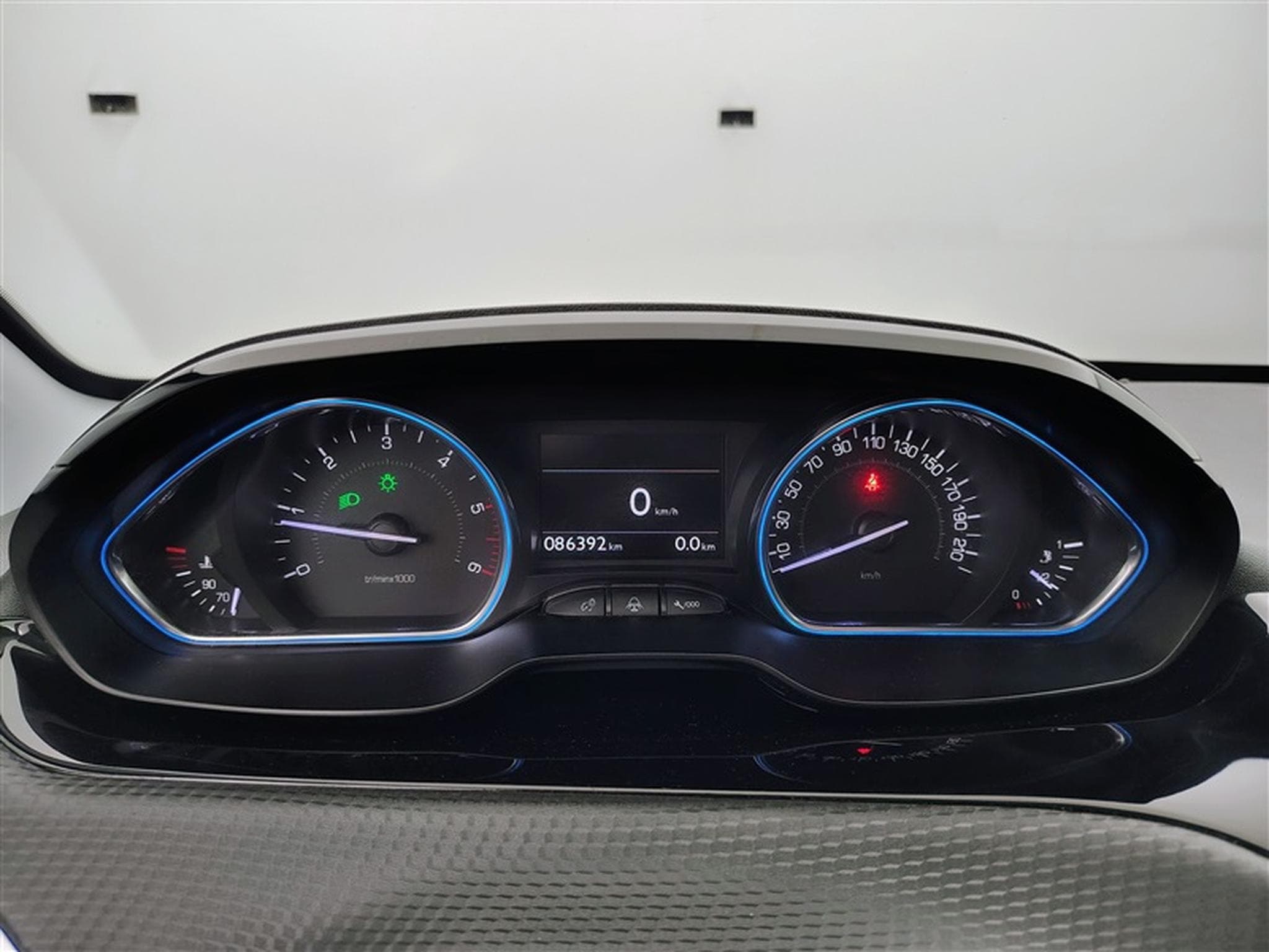 Peugeot 2008 1.5 BlueHDi Allure S&S (EU6.2) (2019) - Photo 10