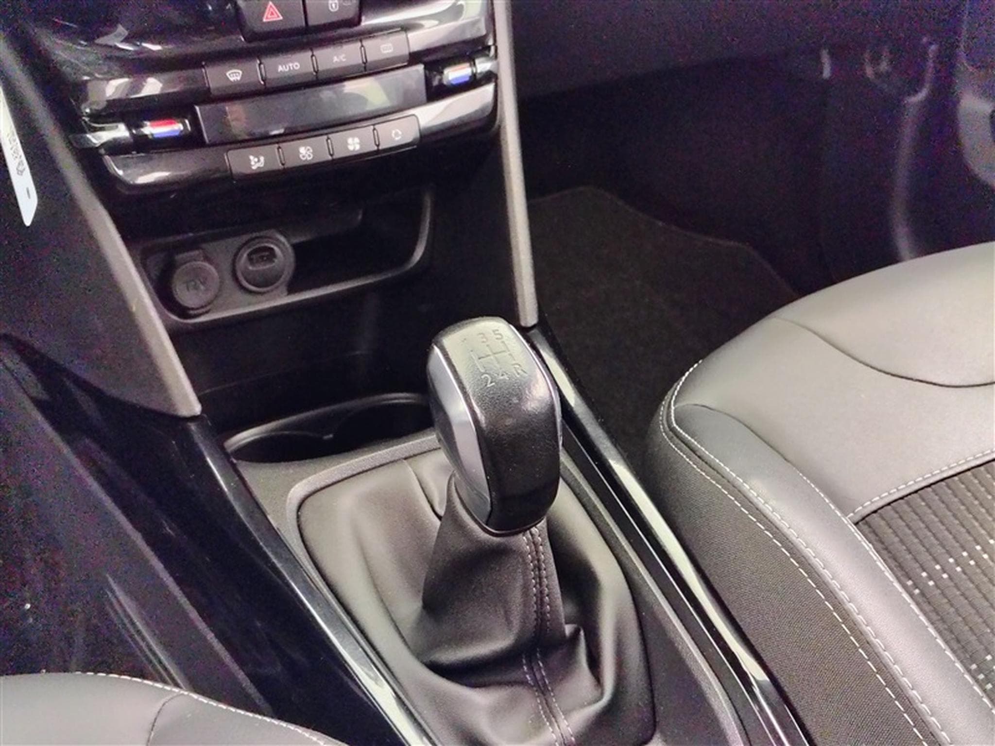 Peugeot 2008 1.5 BlueHDi Allure S&S (EU6.2) (2019) - Photo 12