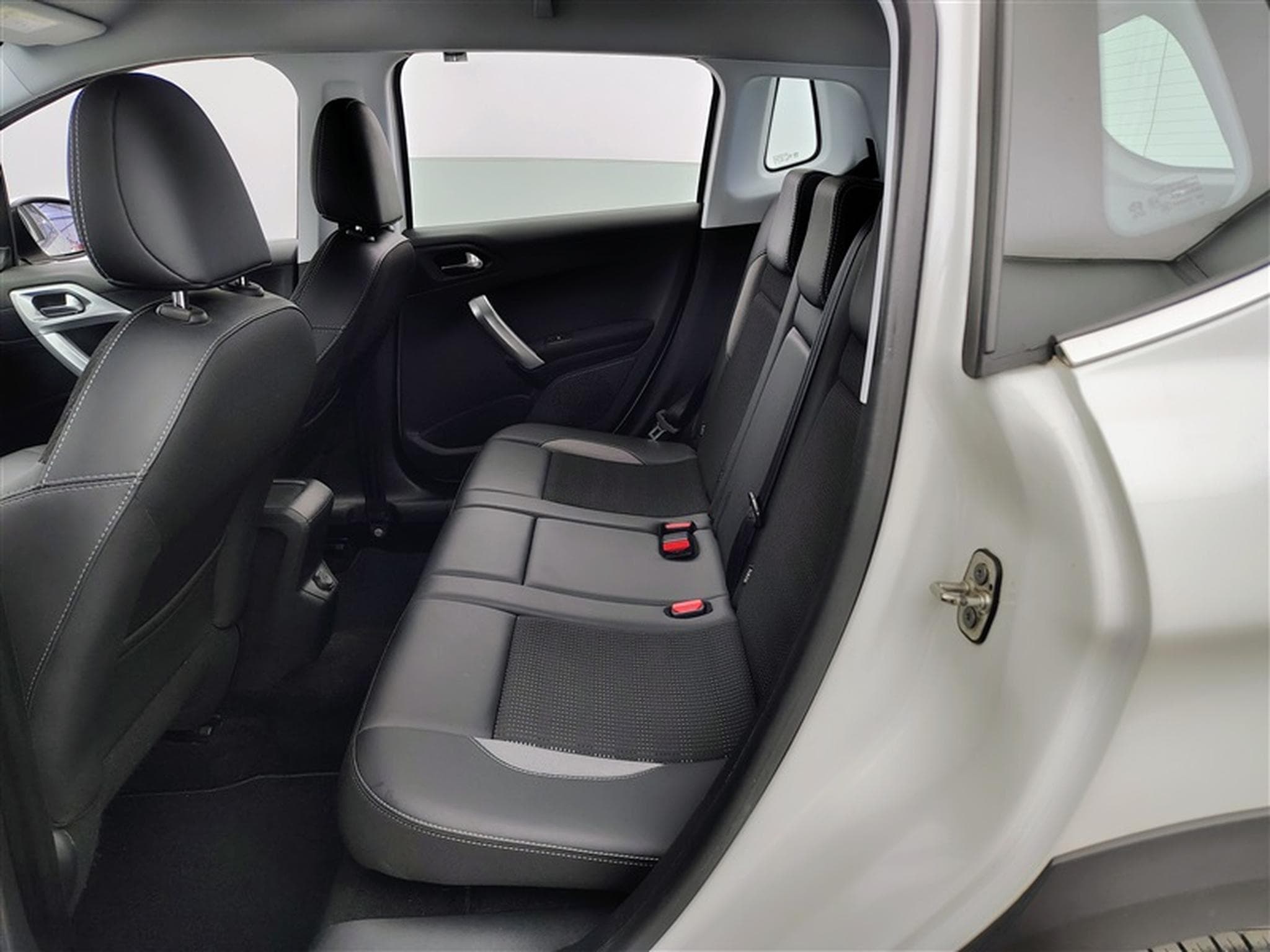 Peugeot 2008 1.5 BlueHDi Allure S&S (EU6.2) (2019) - Photo 13