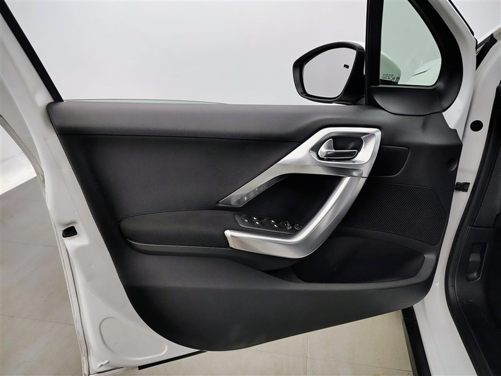 Peugeot 2008 1.5 BlueHDi Allure S&S (EU6.2) (2019) - Photo 17