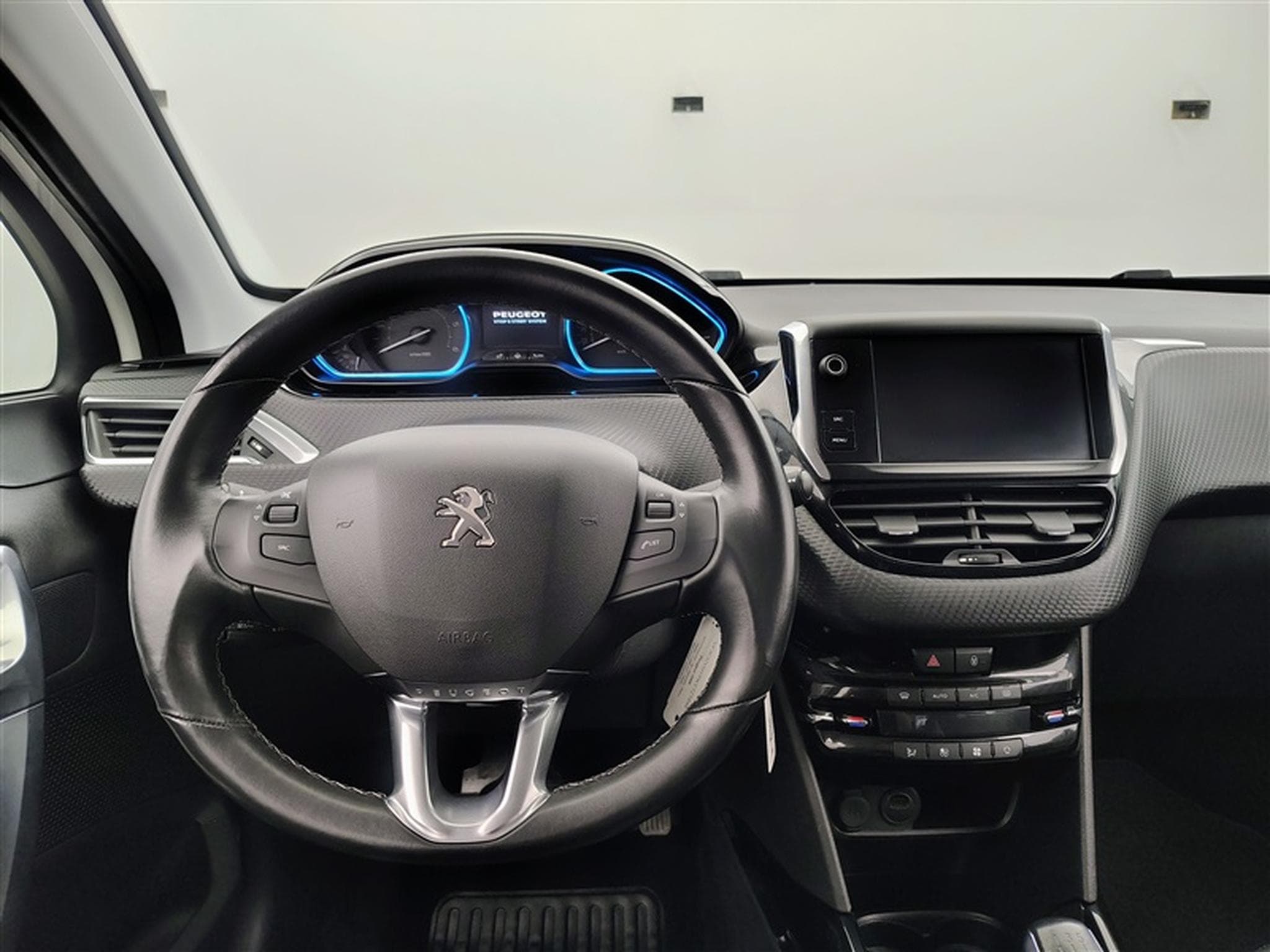 Peugeot 2008 1.5 BlueHDi Allure S&S (EU6.2) (2019) - Photo 9