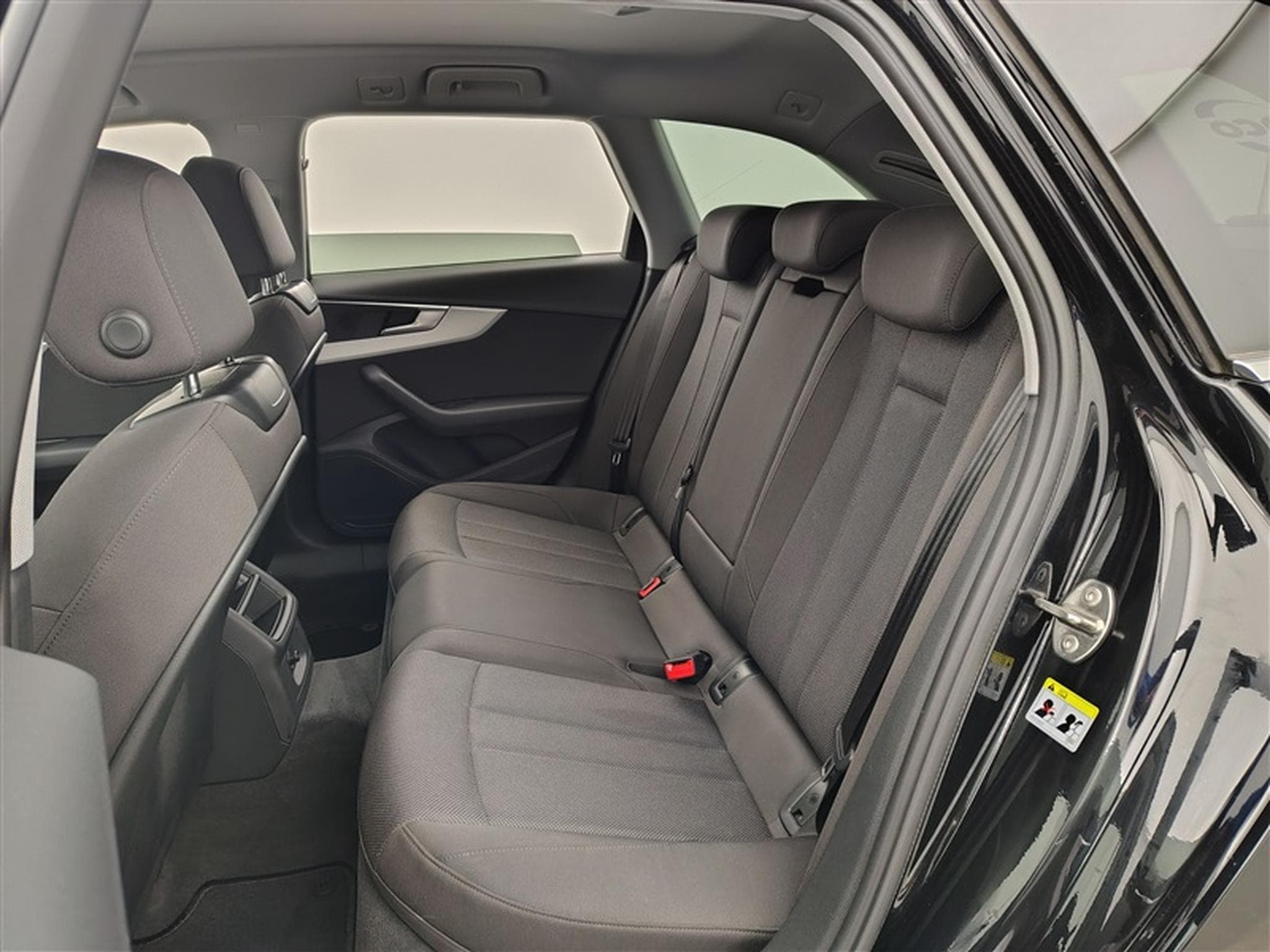 Audi A4 Avant 30 TDi S-tronic S-Line Navi / Led (2022) - Photo 13