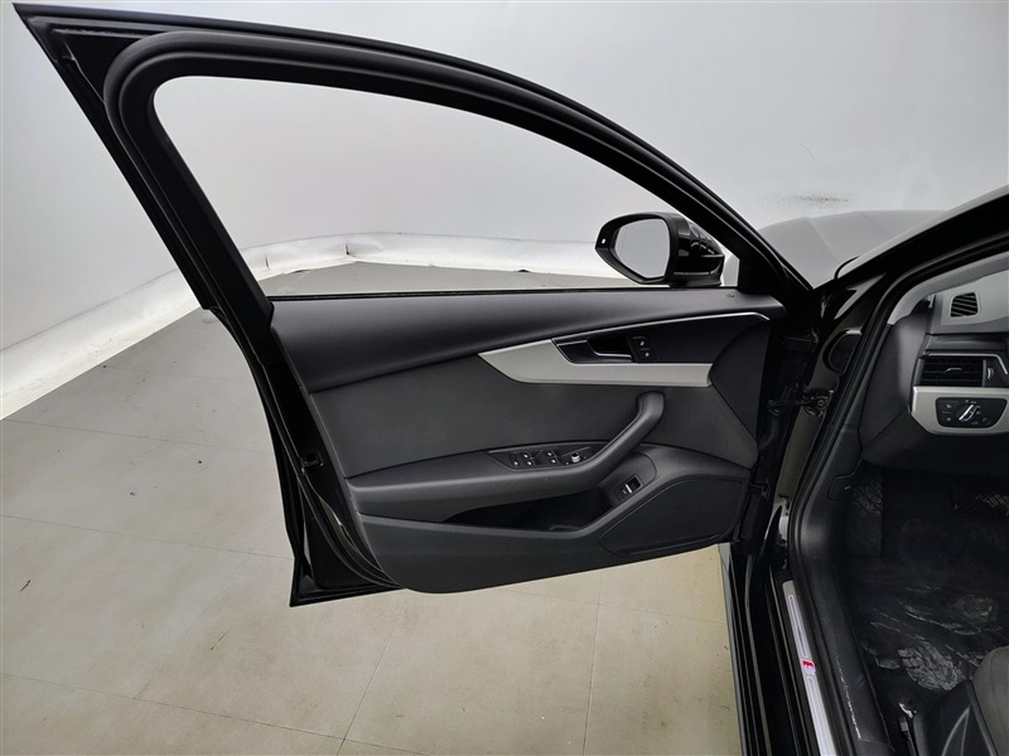 Audi A4 Avant 30 TDi S-tronic S-Line Navi / Led (2022) - Photo 16