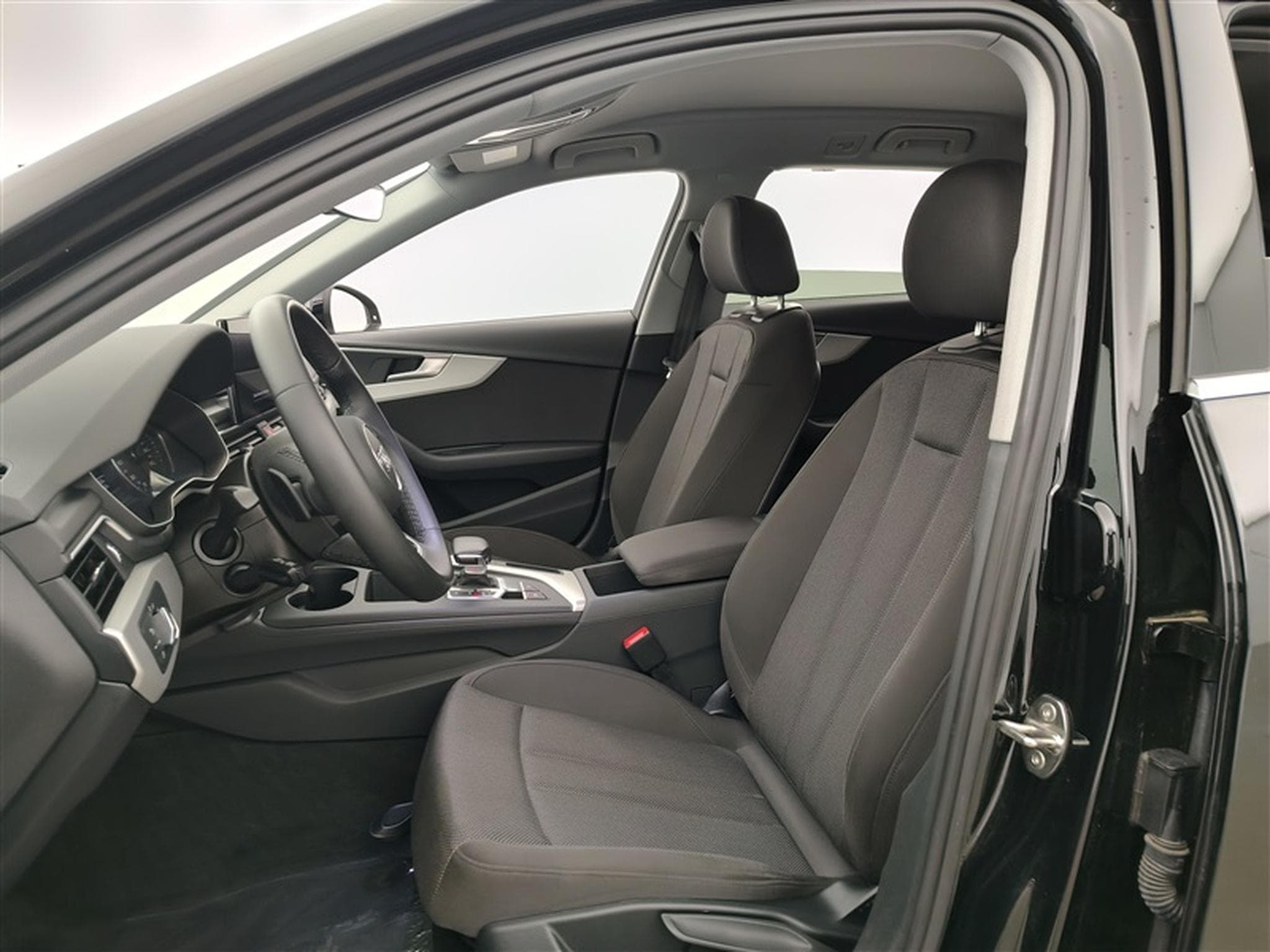 Audi A4 Avant 30 TDi S-tronic S-Line Navi / Led (2022) - Photo 7