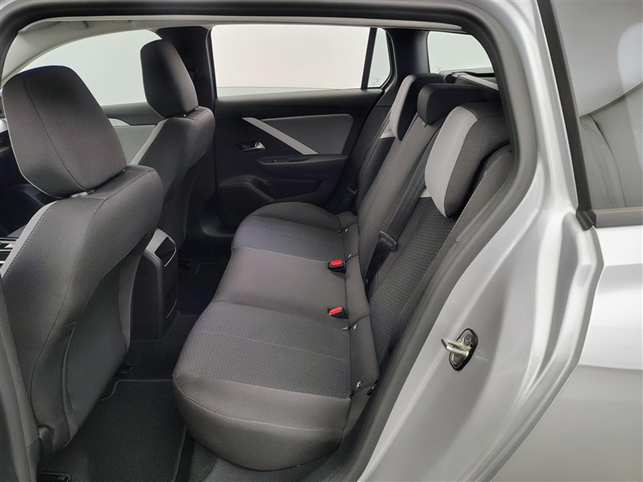Opel Astra Sports Tourer 1.2 Turbo Edition NAVI / FULL LED / CARPLAY (2024) - Photo 13