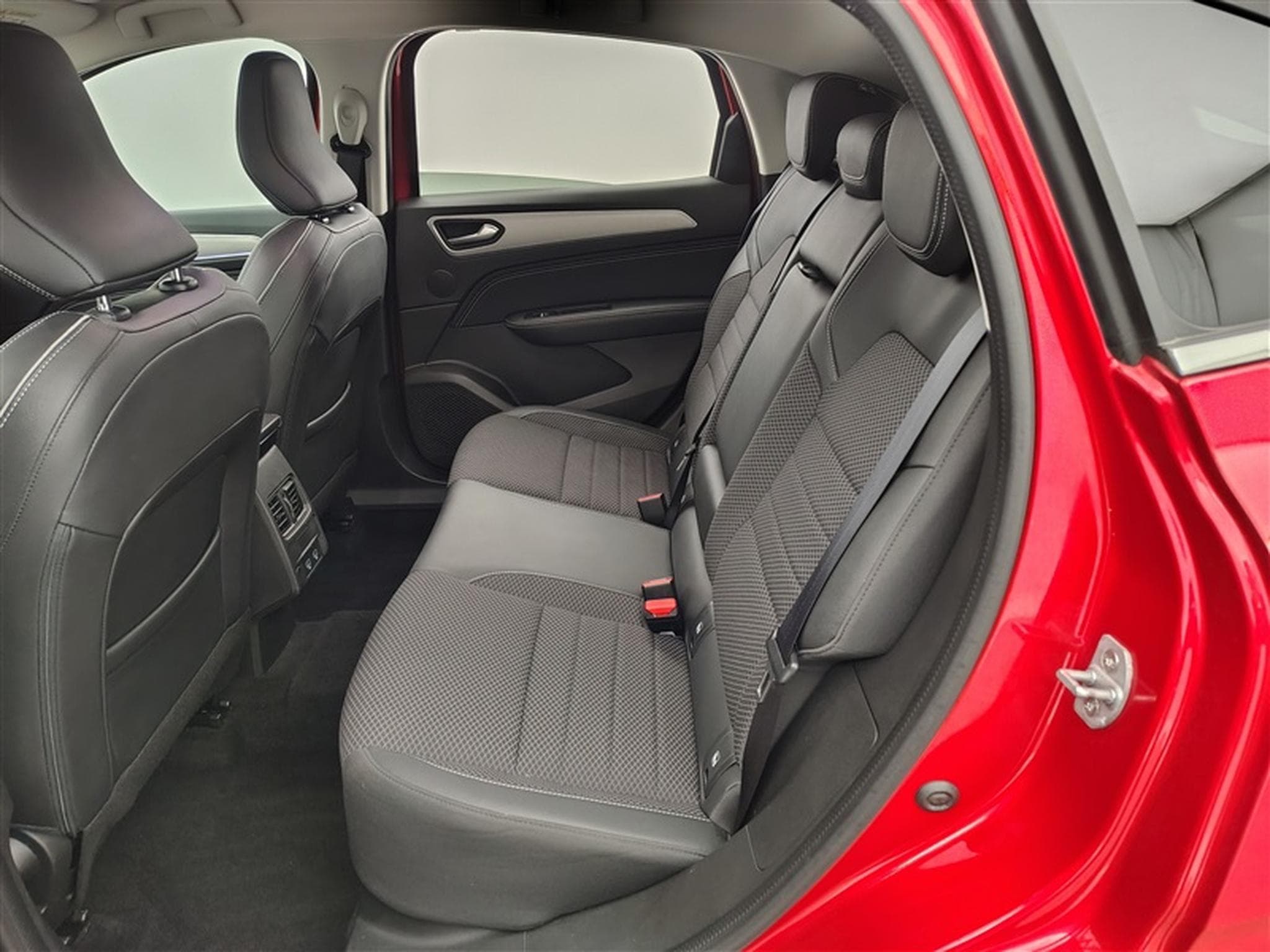 Renault Arkana E-TECH 1.6i E-Tech Engineered (2022) - Photo 13