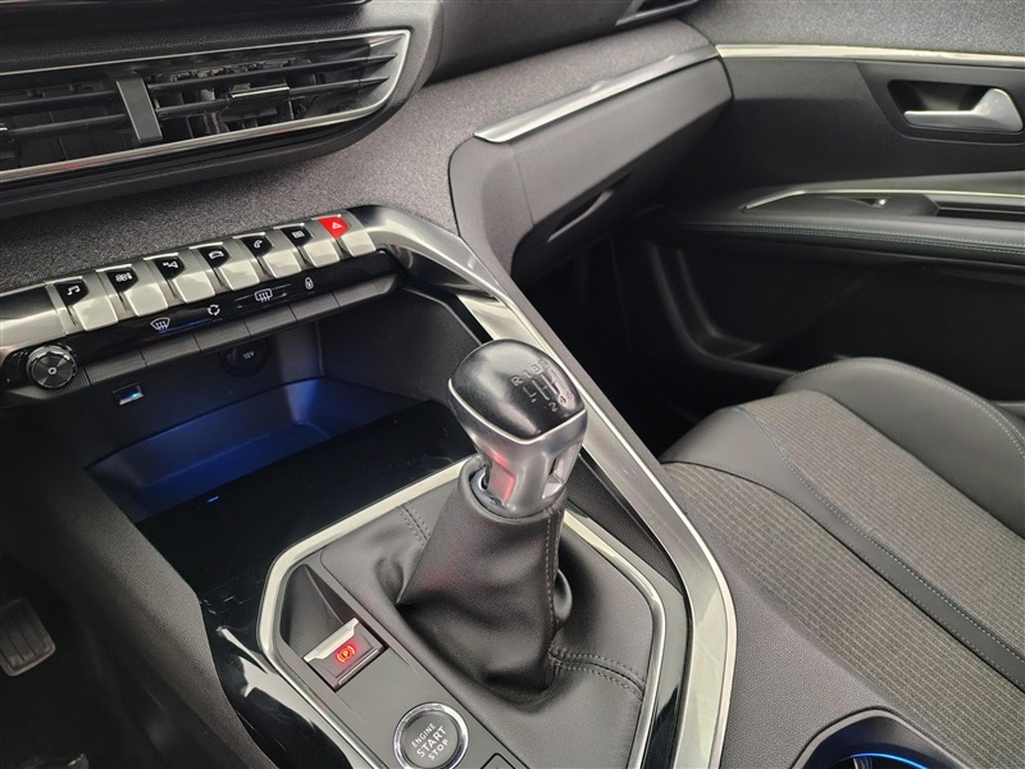 Peugeot 3008 1.2 PureTech Allure°NAV°CARPLAY°FULL LED°PDC AV-AR°JA18 (2021) - Photo 12