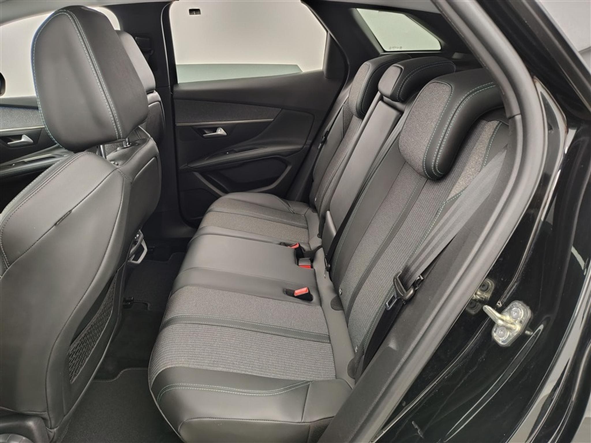 Peugeot 3008 1.2 PureTech Allure°NAV°CARPLAY°FULL LED°PDC AV-AR°JA18 (2021) - Photo 13
