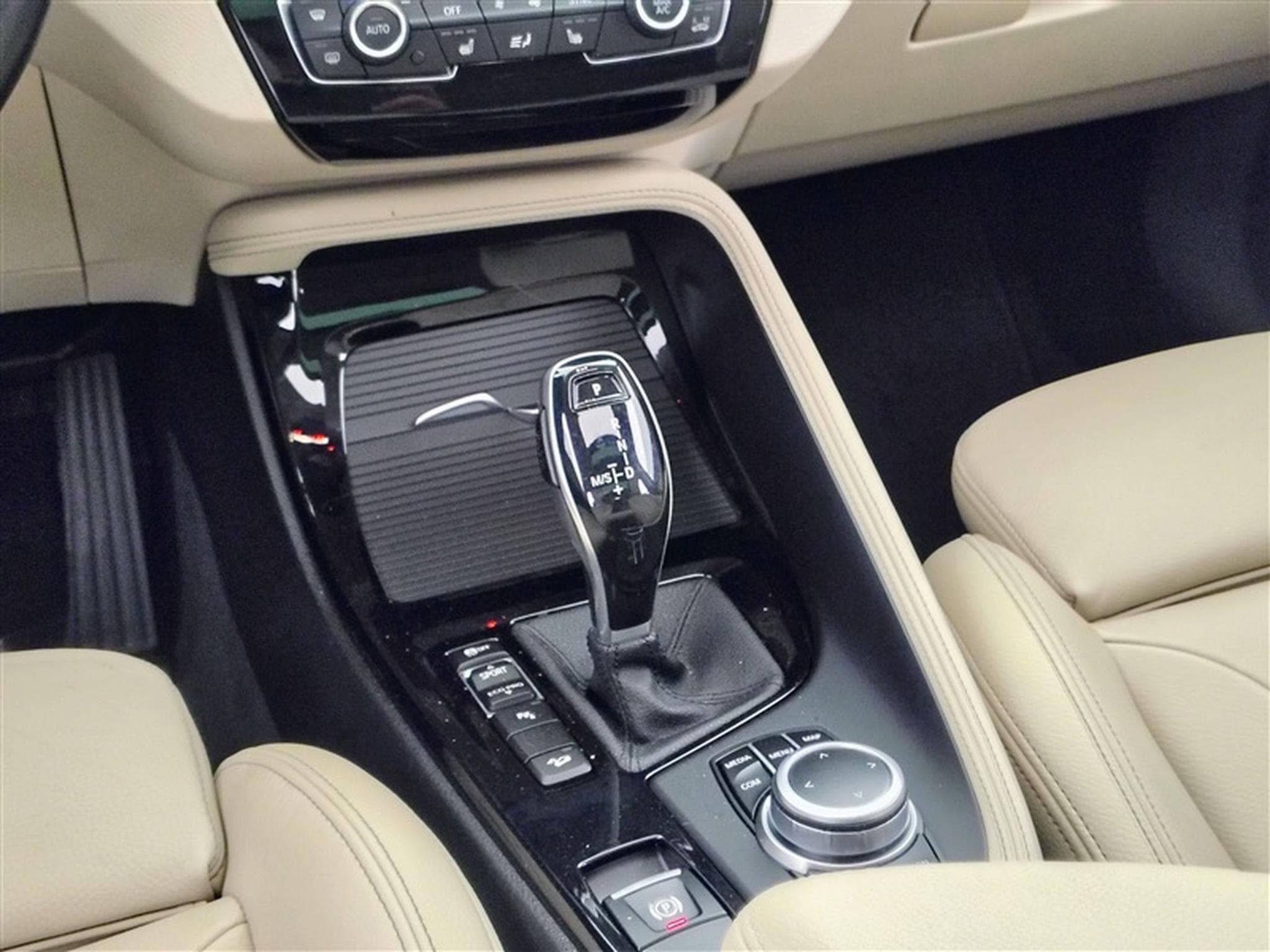 BMW X2 2.0iA xDrive20 4WD/CUIR/NAVI/FULL LED/TO PANO/JA18 (2021) - Foto 12
