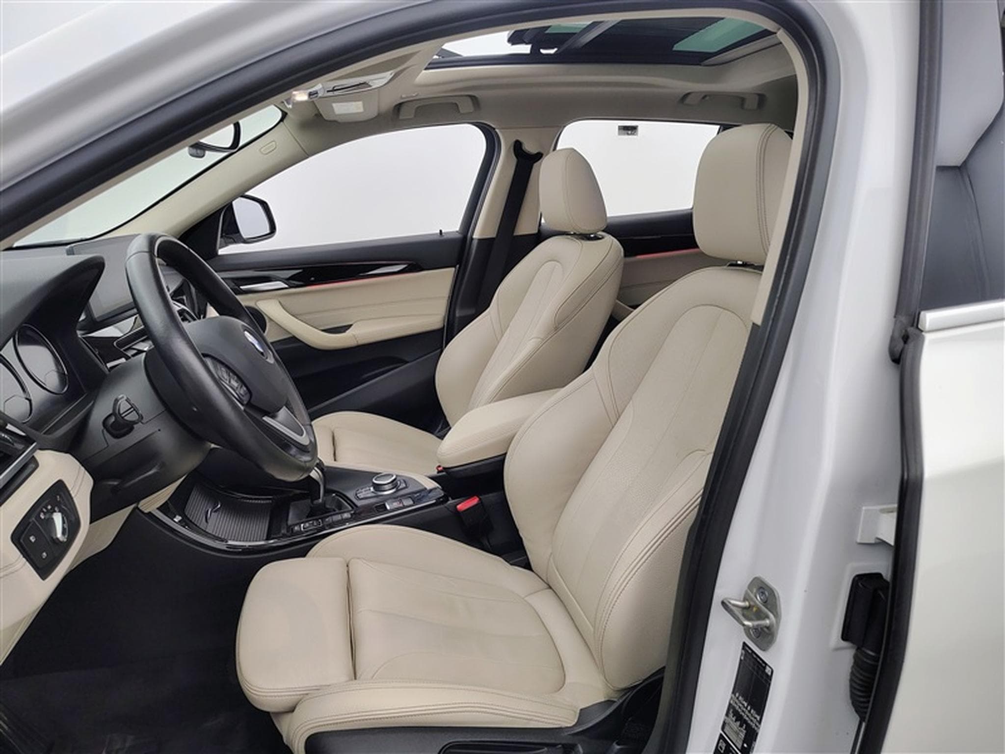 BMW X2 2.0iA xDrive20 4WD/CUIR/NAVI/FULL LED/TO PANO/JA18 (2021) - Foto 7