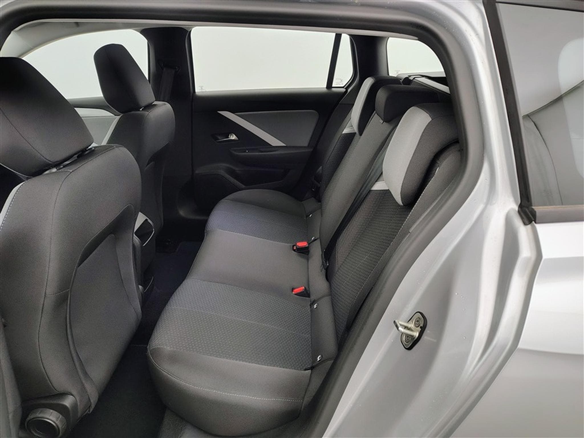 Opel Astra Sports Tourer 1.2 Turbo Edition NAVI / FULL LED / CARPLAY (2024) - Foto 13