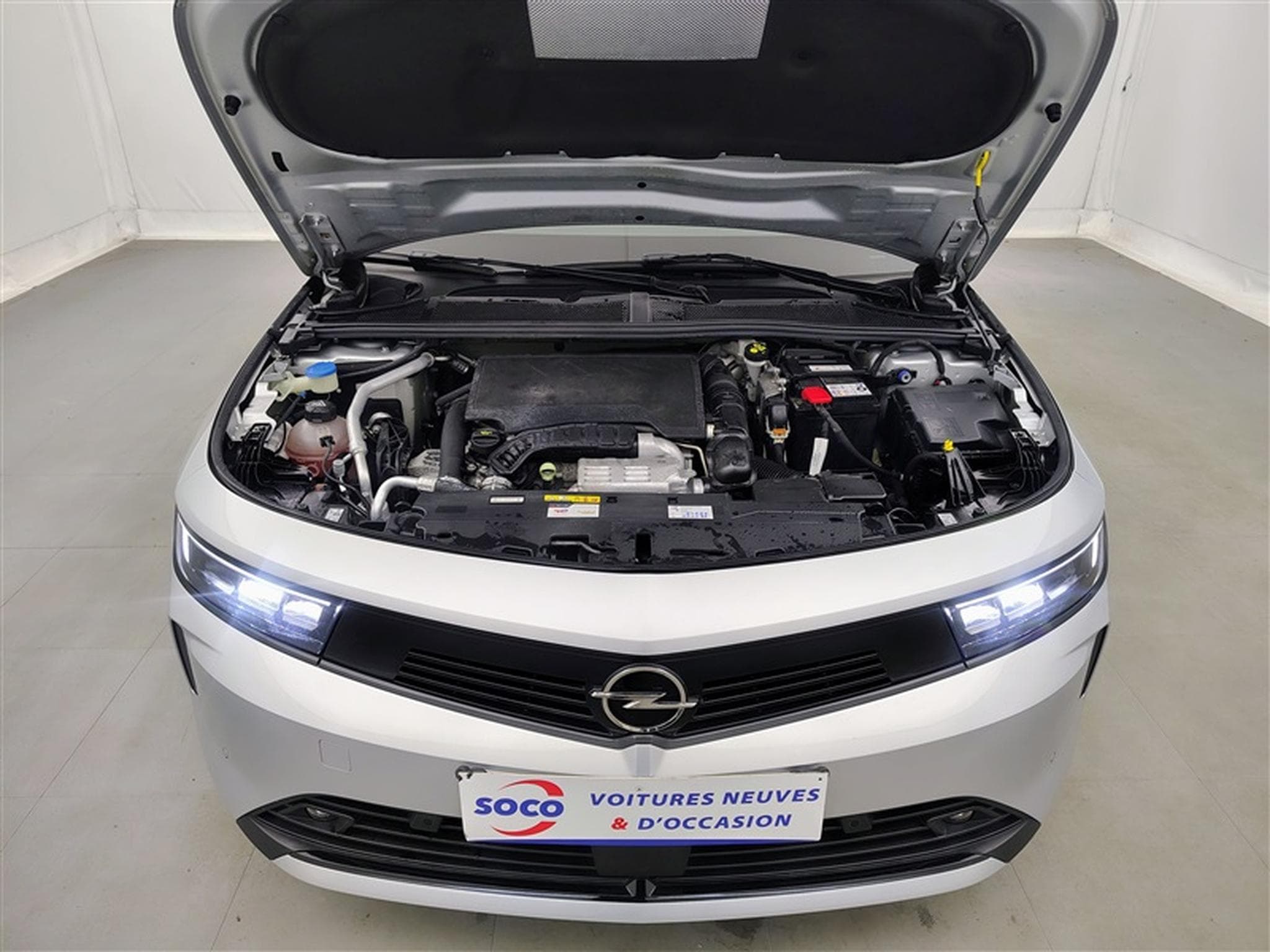 Opel Astra Sports Tourer 1.2 Turbo Edition NAVI / FULL LED / CARPLAY (2024) - Foto 19