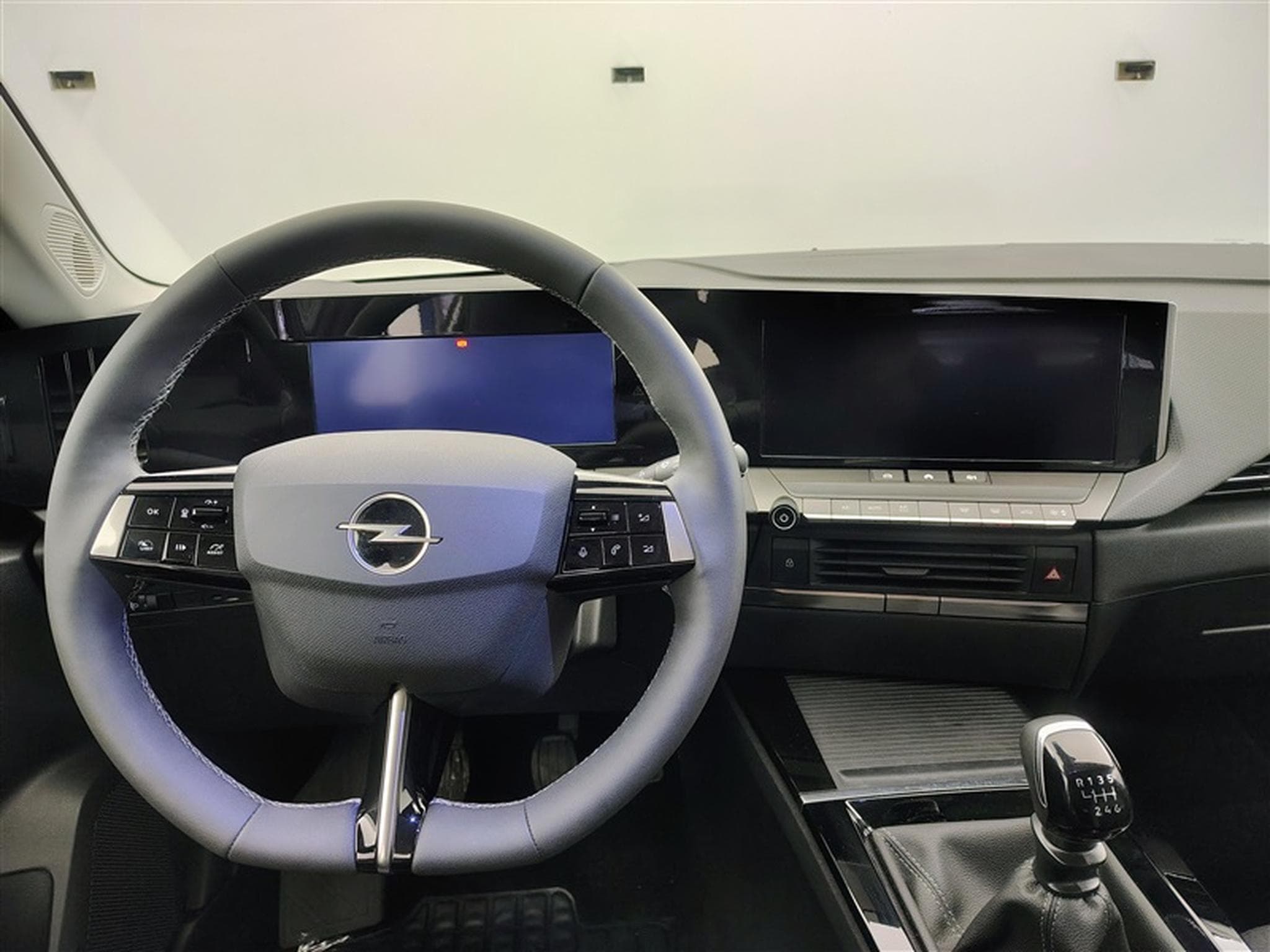 Opel Astra Sports Tourer 1.2 Turbo Edition NAVI / FULL LED / CARPLAY (2024) - Foto 9