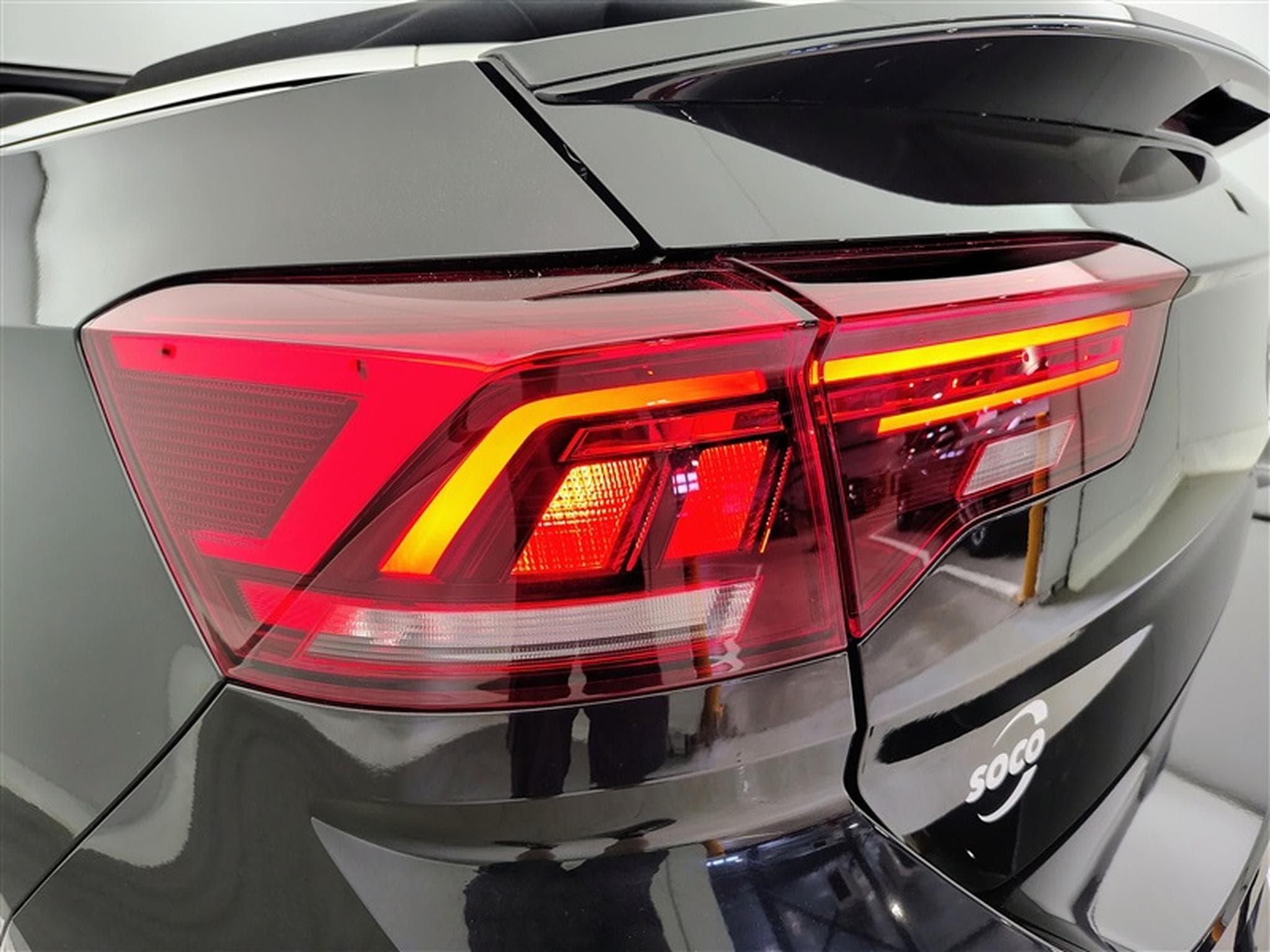 VW T-Roc Cabriolet 1.5 TSI 150cv DSG R-Line NAVI / FULL LED (2023) - Foto 16