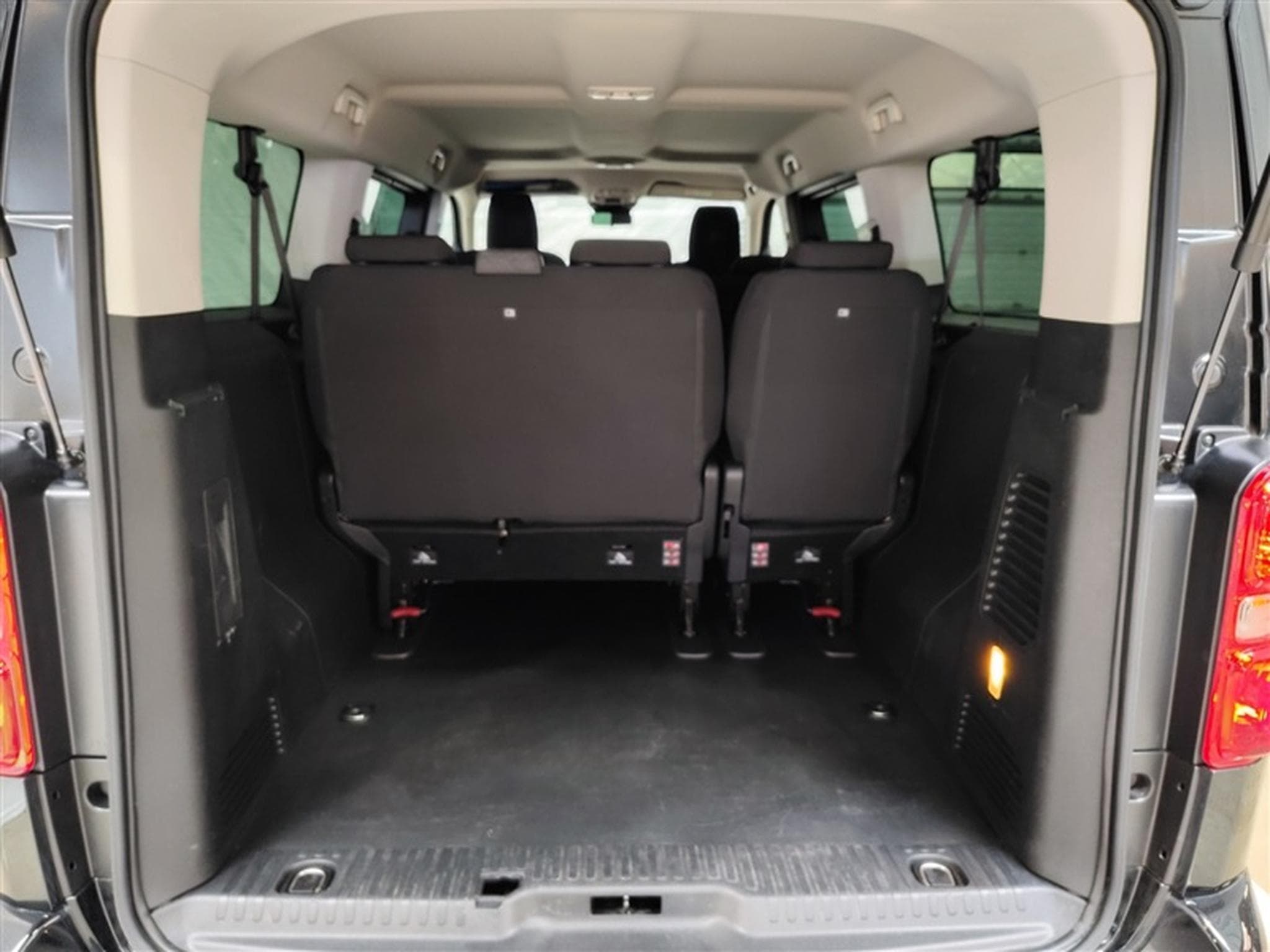 Peugeot Traveller 2.0 BlueHDi 177 Cv AUTO L3 Business/GPS/Carplay/caméra/PDC/ (2025) - Foto 14