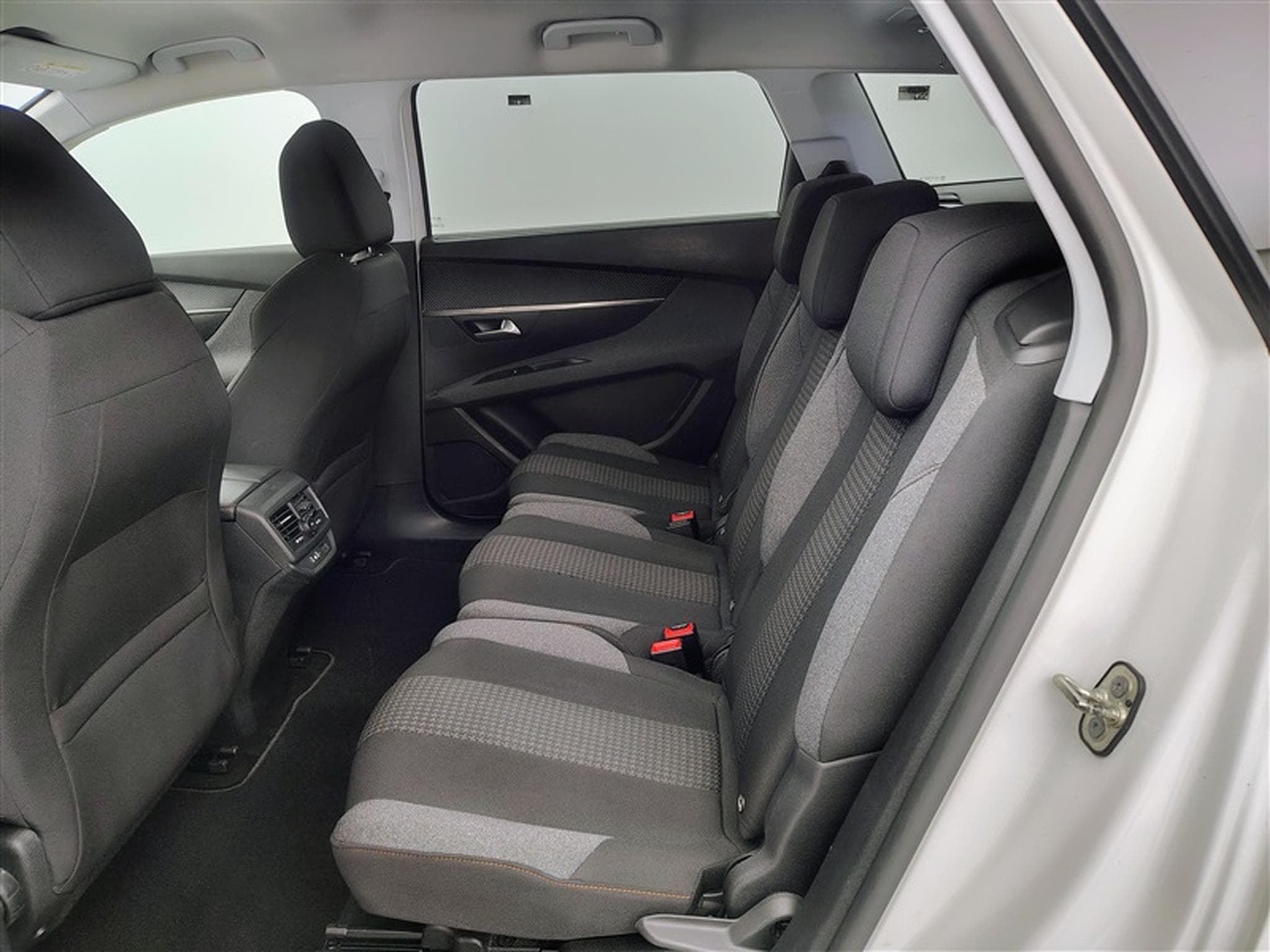 Peugeot 5008 1.2 PureTech Active Pack°NAV°CARPLAY°PDC°JA17 (2020) - Foto 13