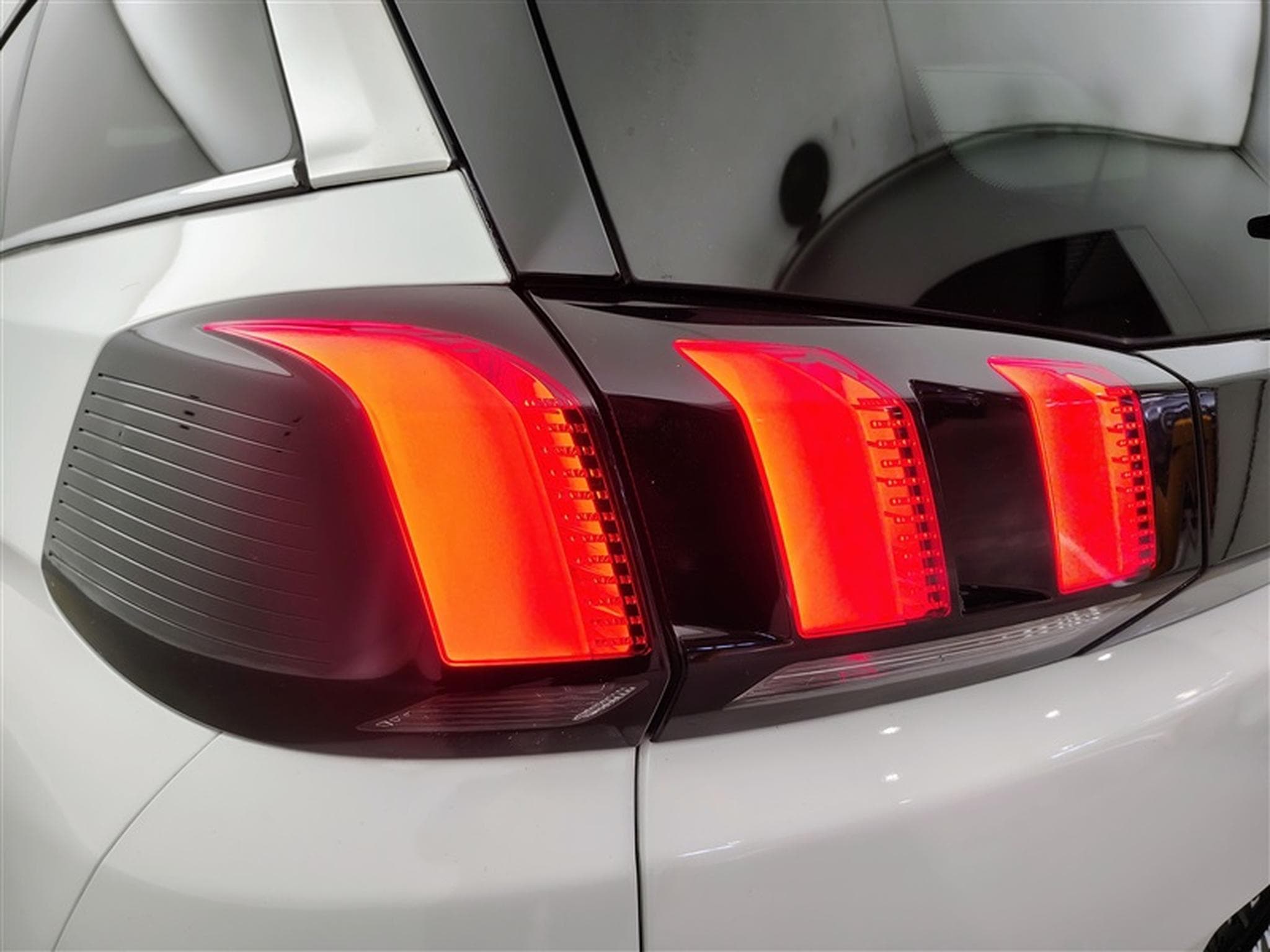 Peugeot 5008 1.2 PureTech Active Pack°NAV°CARPLAY°PDC°JA17 (2020) - Foto 16