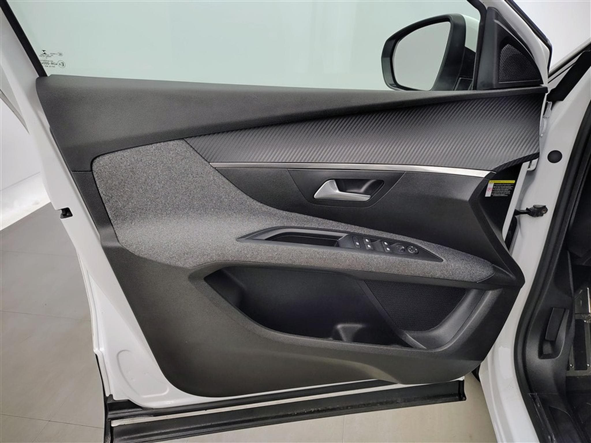 Peugeot 5008 1.2 PureTech Active Pack°NAV°CARPLAY°PDC°JA17 (2020) - Foto 17