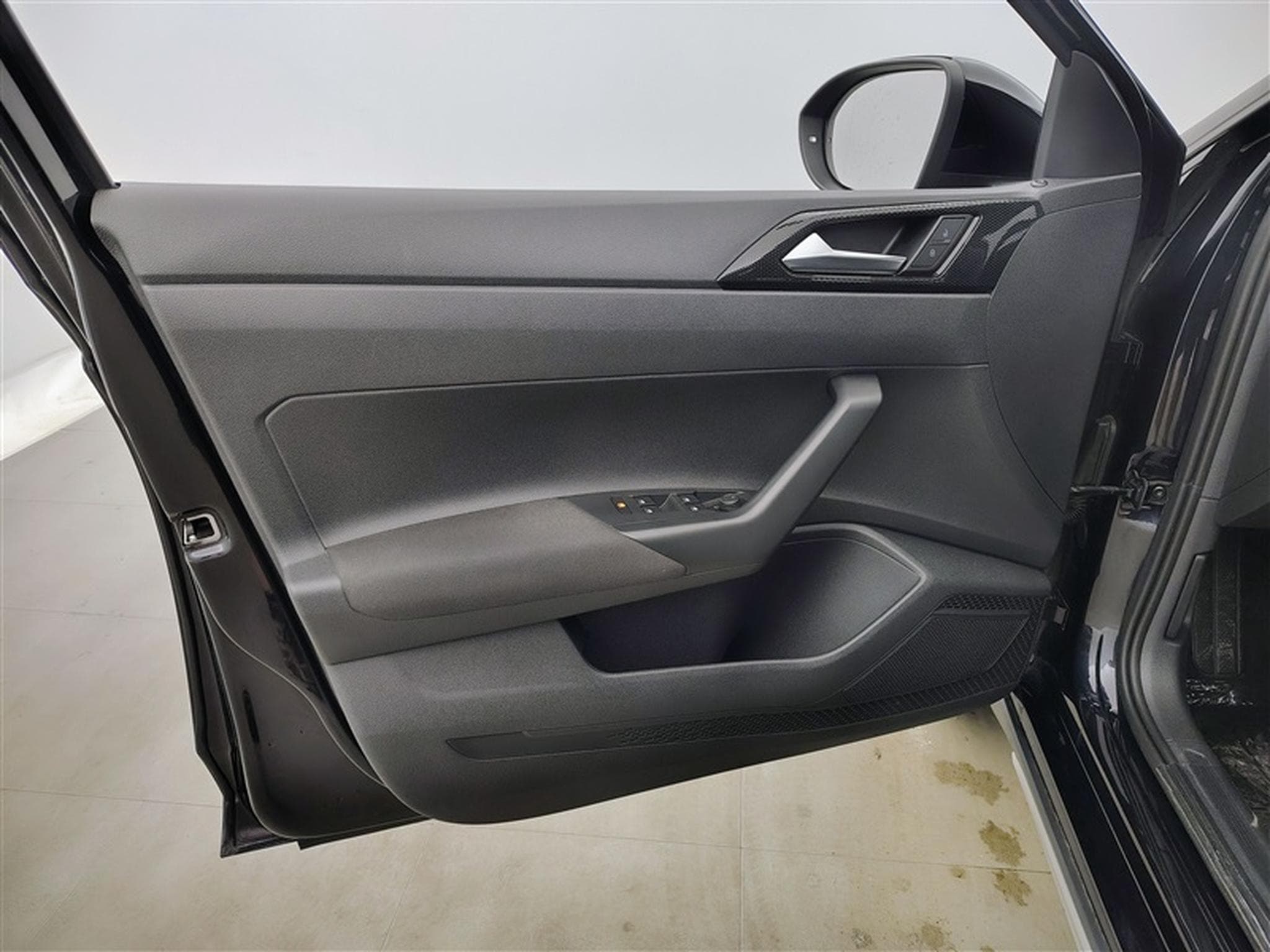 VW Taigo 1.0 TSI Life *CARPLAY/FULL LED/CAMERA/JA16* (2023) - Foto 17