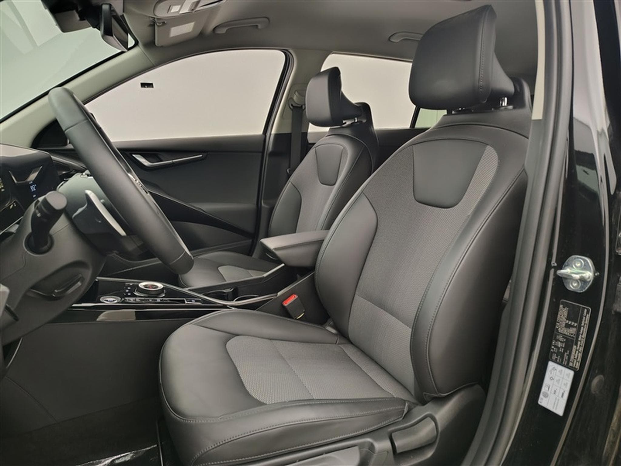 Kia Niro HEV 1.6 GDi Pulse DCT NAVI / FULL LED / S-CUIR (2023) - Foto 6