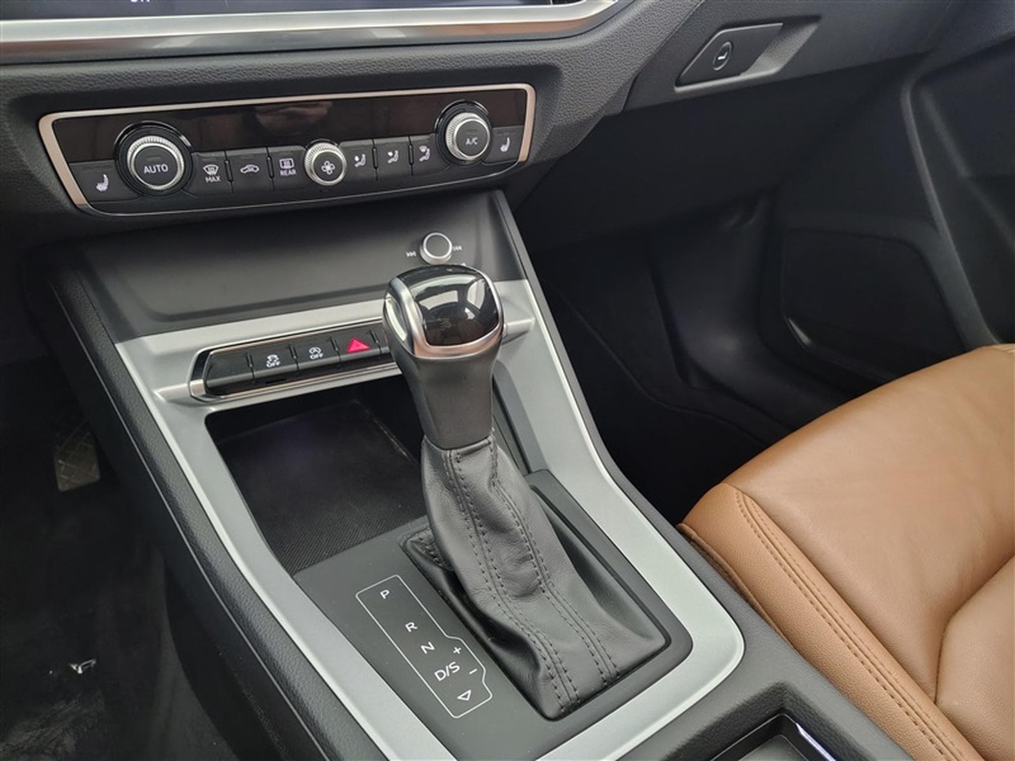 Audi Q3 35 TFSI 150cv S-Tronic S-Line NAVI / FULL LED / CUIR / PANO (2021) - Foto 12
