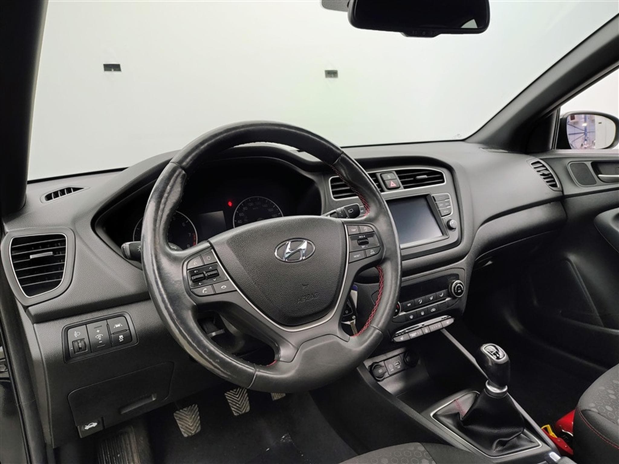Hyundai i20 1.2i Sky NAVI/LED/JA17/PDC AV AR (2020) - Foto 8