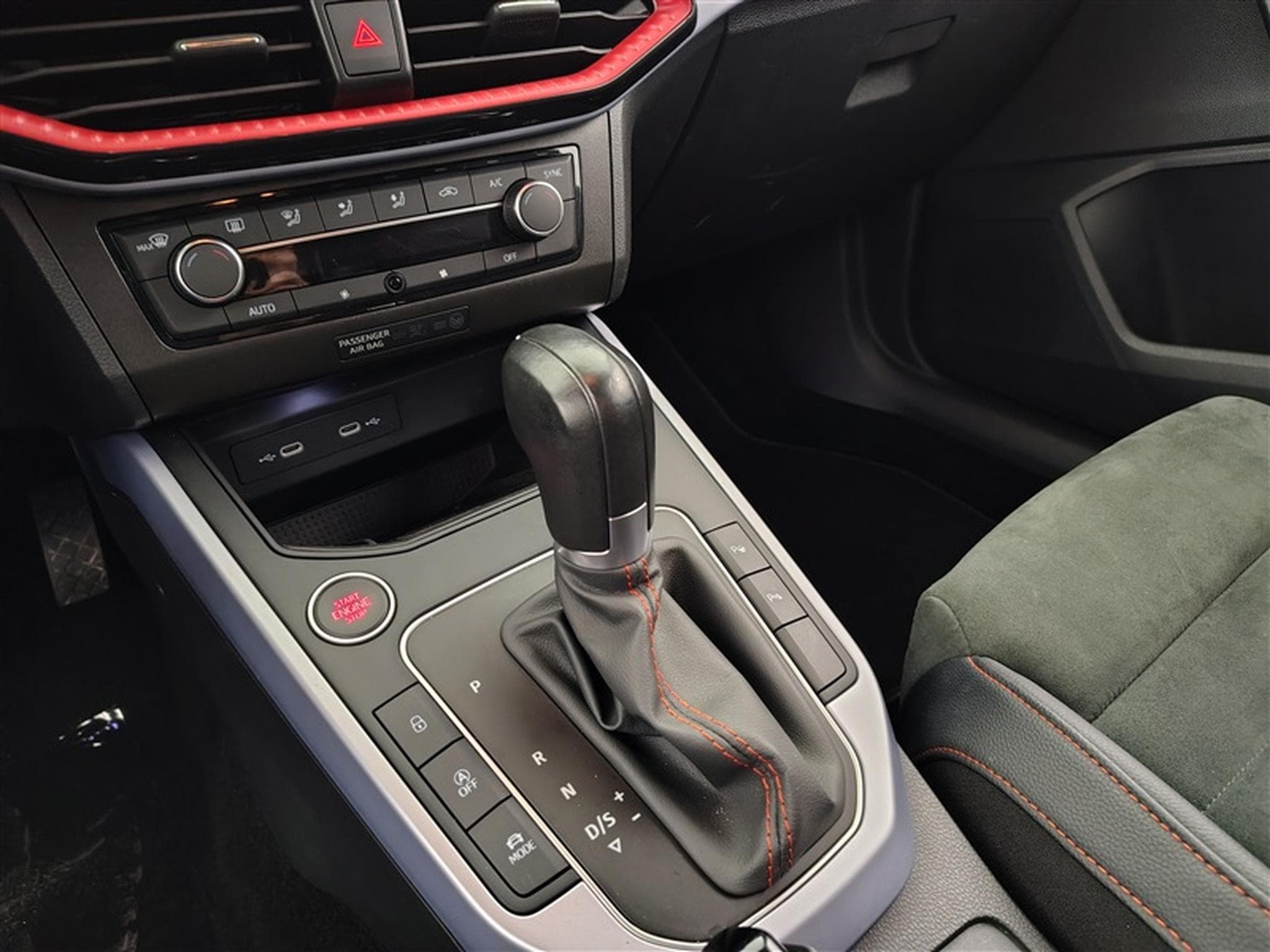 Seat Arona 1.5 TSI 150Cv DSG FR S-CUIR / NAVI / CARPLAY / CAMERA (2024) - Foto 12