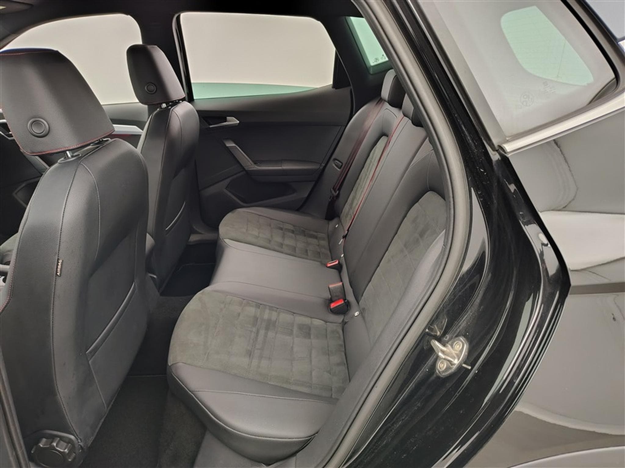 Seat Arona 1.5 TSI 150Cv DSG FR S-CUIR / NAVI / CARPLAY / CAMERA (2024) - Foto 13