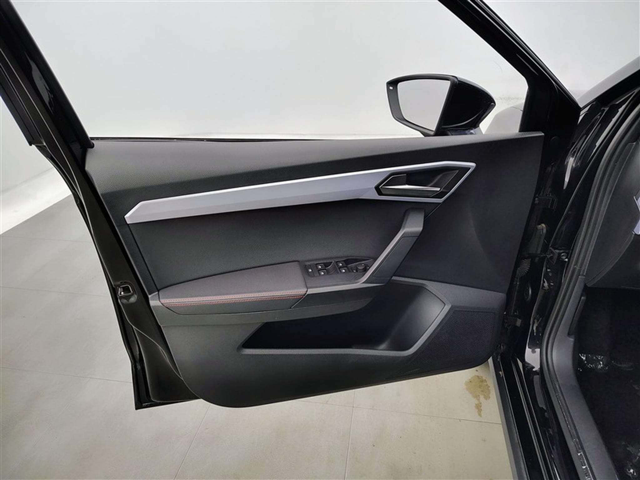 Seat Arona 1.5 TSI 150Cv DSG FR S-CUIR / NAVI / CARPLAY / CAMERA (2024) - Foto 16