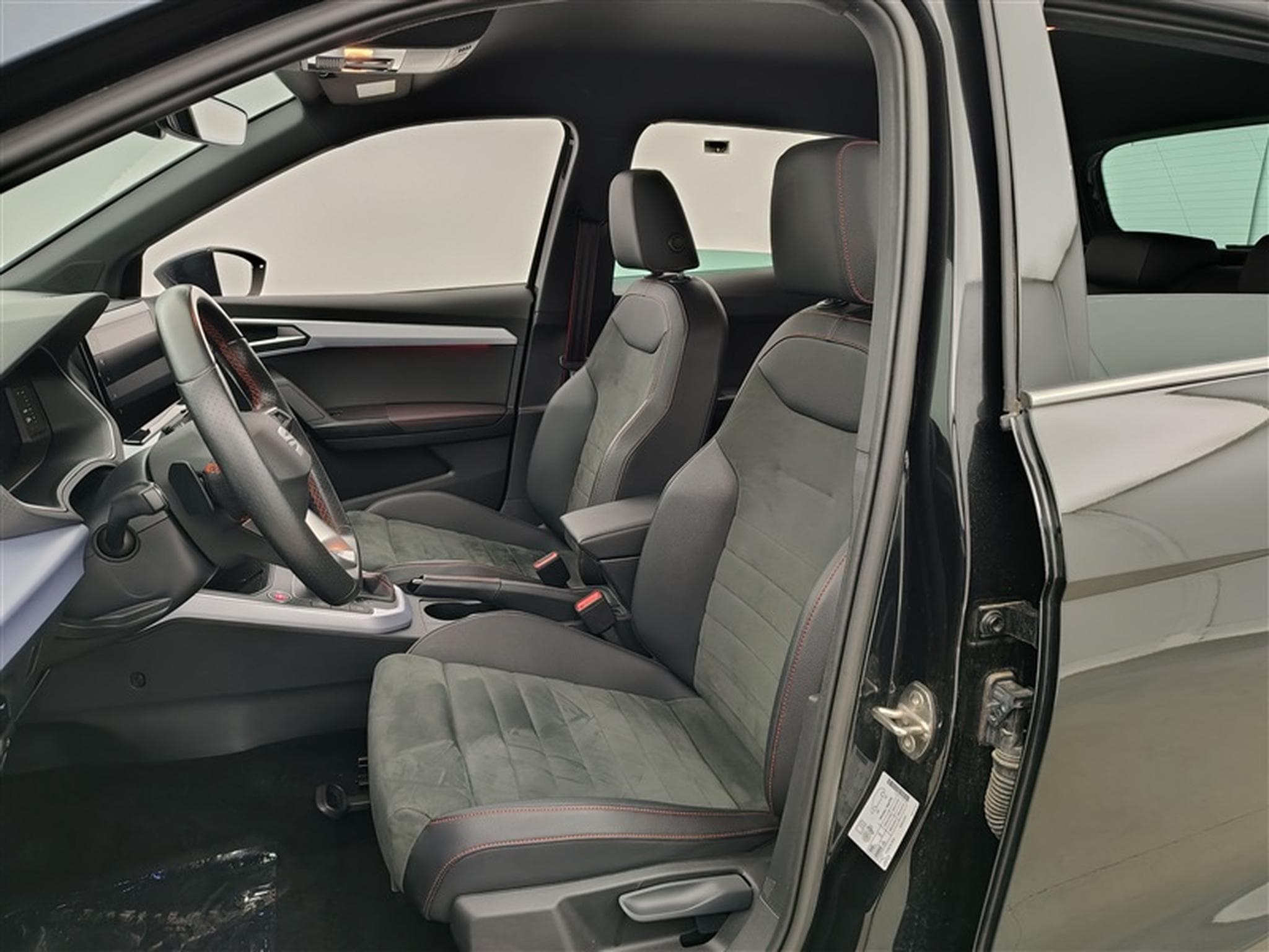 Seat Arona 1.5 TSI 150Cv DSG FR S-CUIR / NAVI / CARPLAY / CAMERA (2024) - Foto 7