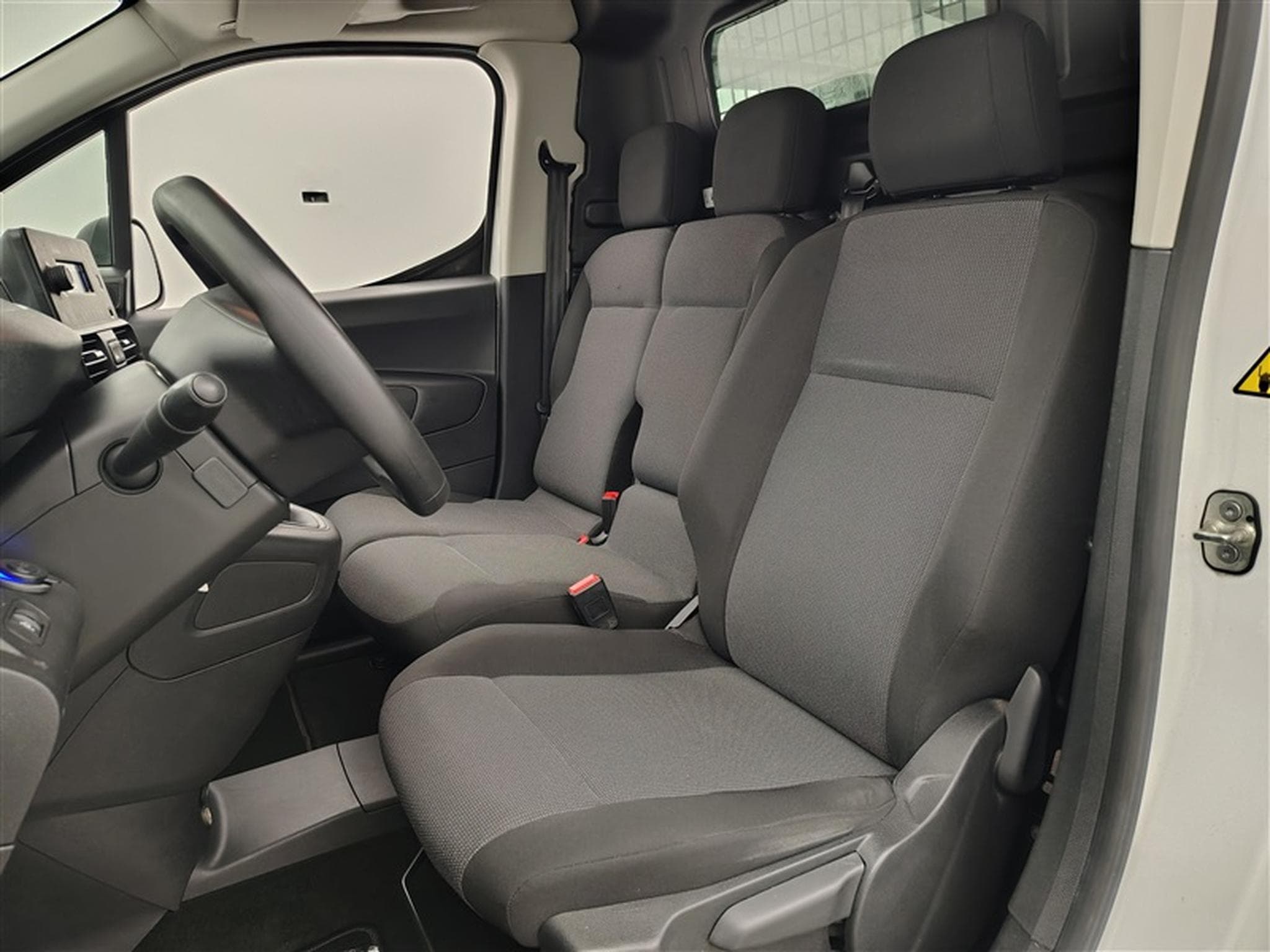 Peugeot Partner 1.5 BlueHDi L2 Heavy Pro (2021) - Foto 7