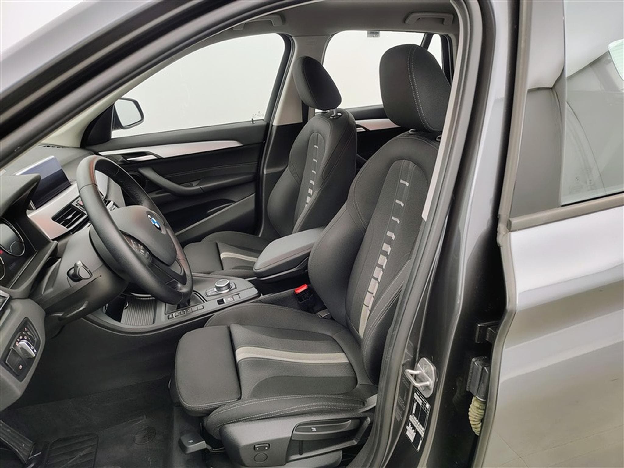 BMW X1 1.5 dA sDrive16 NAVI PRO / CLIM / PDC AV-AR (2022) - Foto 7