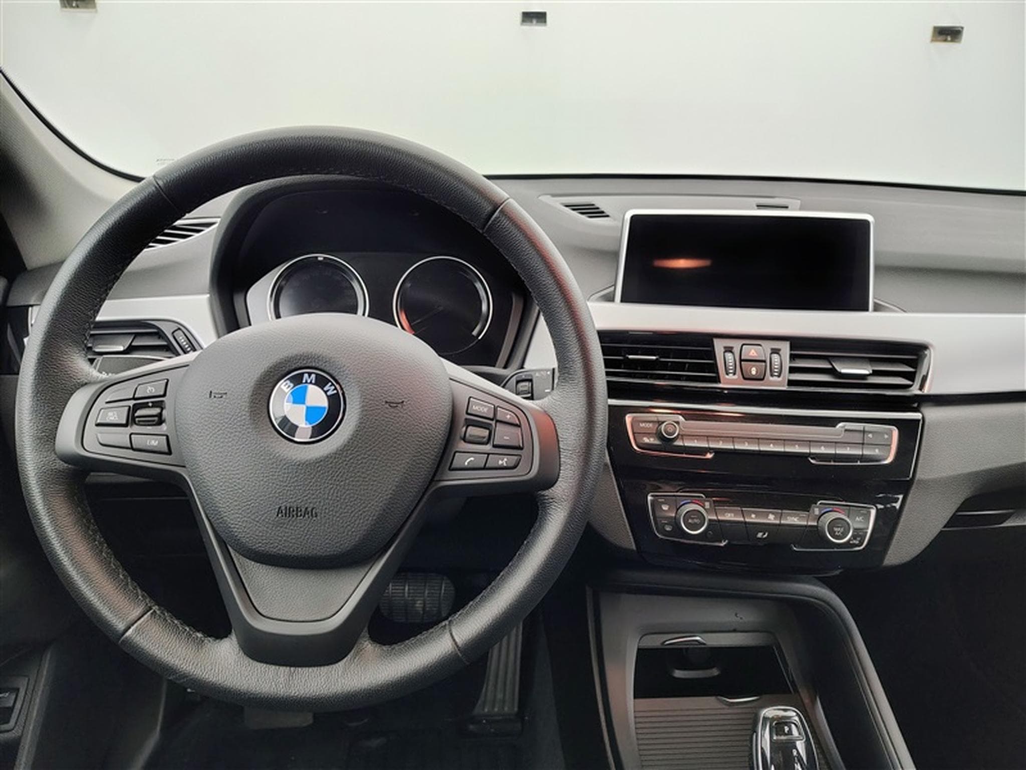 BMW X1 1.5 dA sDrive16 NAVI PRO / CLIM / PDC AV-AR (2022) - Foto 9