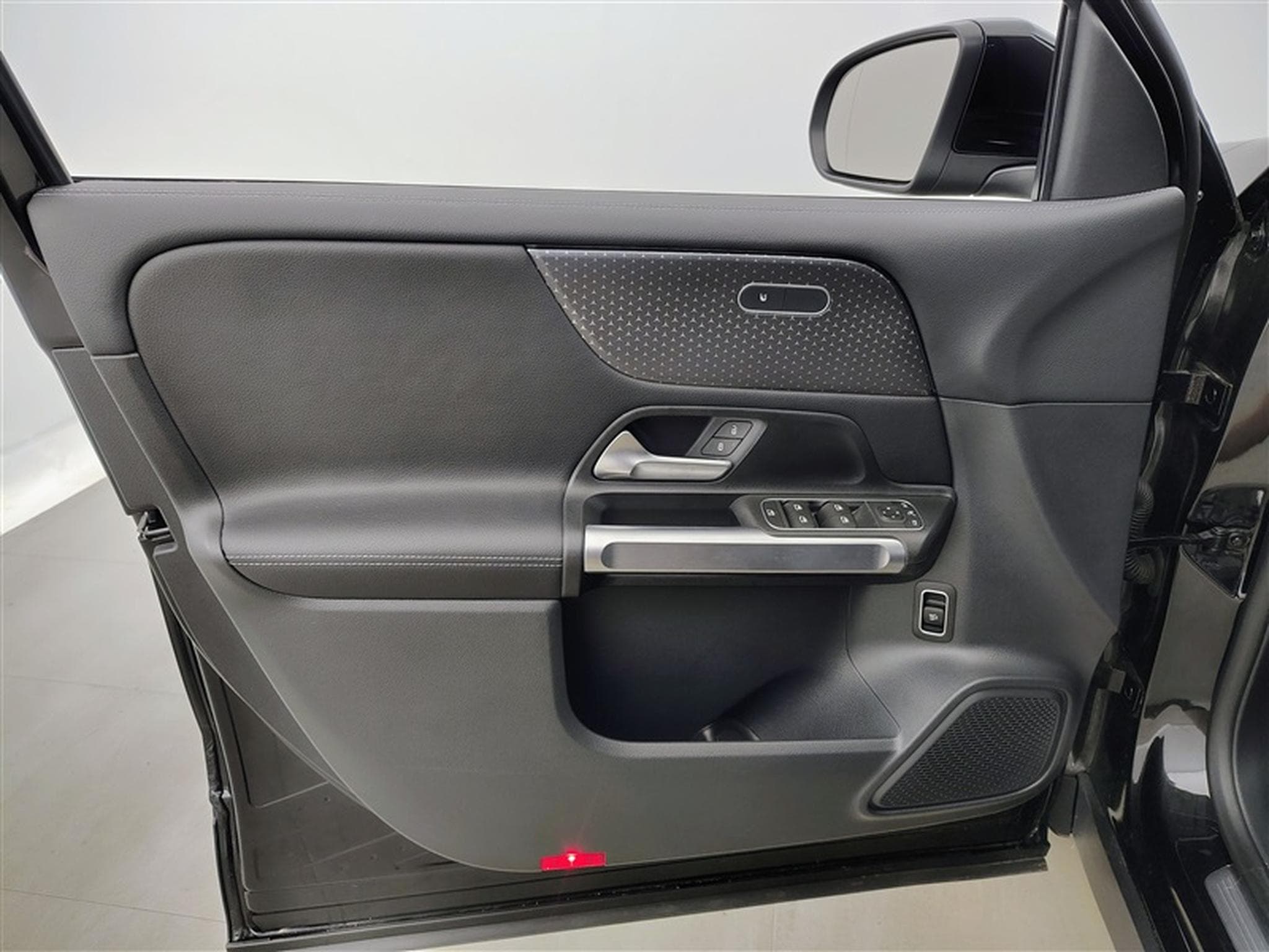Mercedes GLB 180 GLB 180 d Luxury Line 7P/CUIR/NAVI/FULL LED/JA18 (2024) - Foto 17