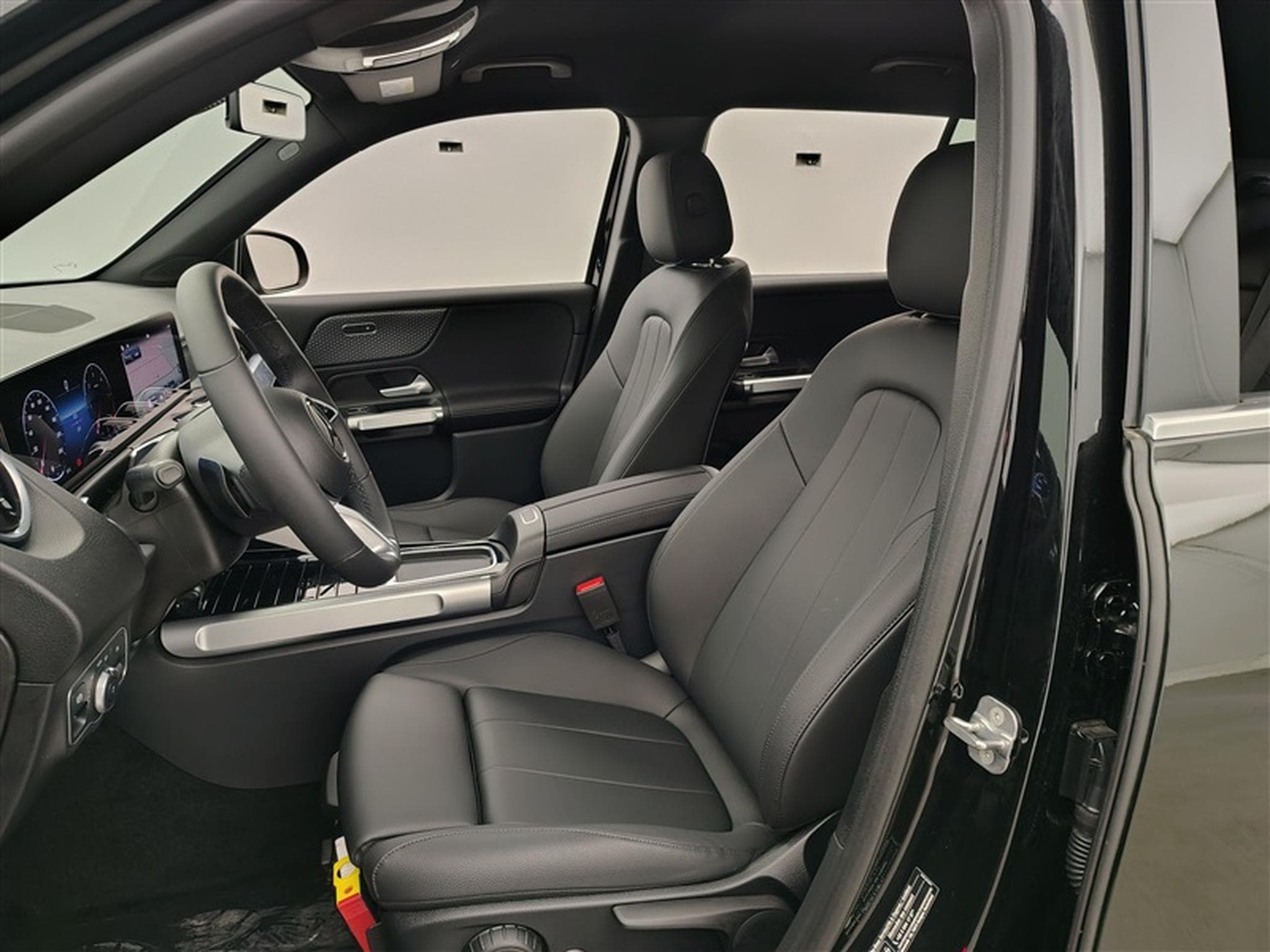 Mercedes GLB 180 GLB 180 d Luxury Line 7P/CUIR/NAVI/FULL LED/JA18 (2024) - Foto 7